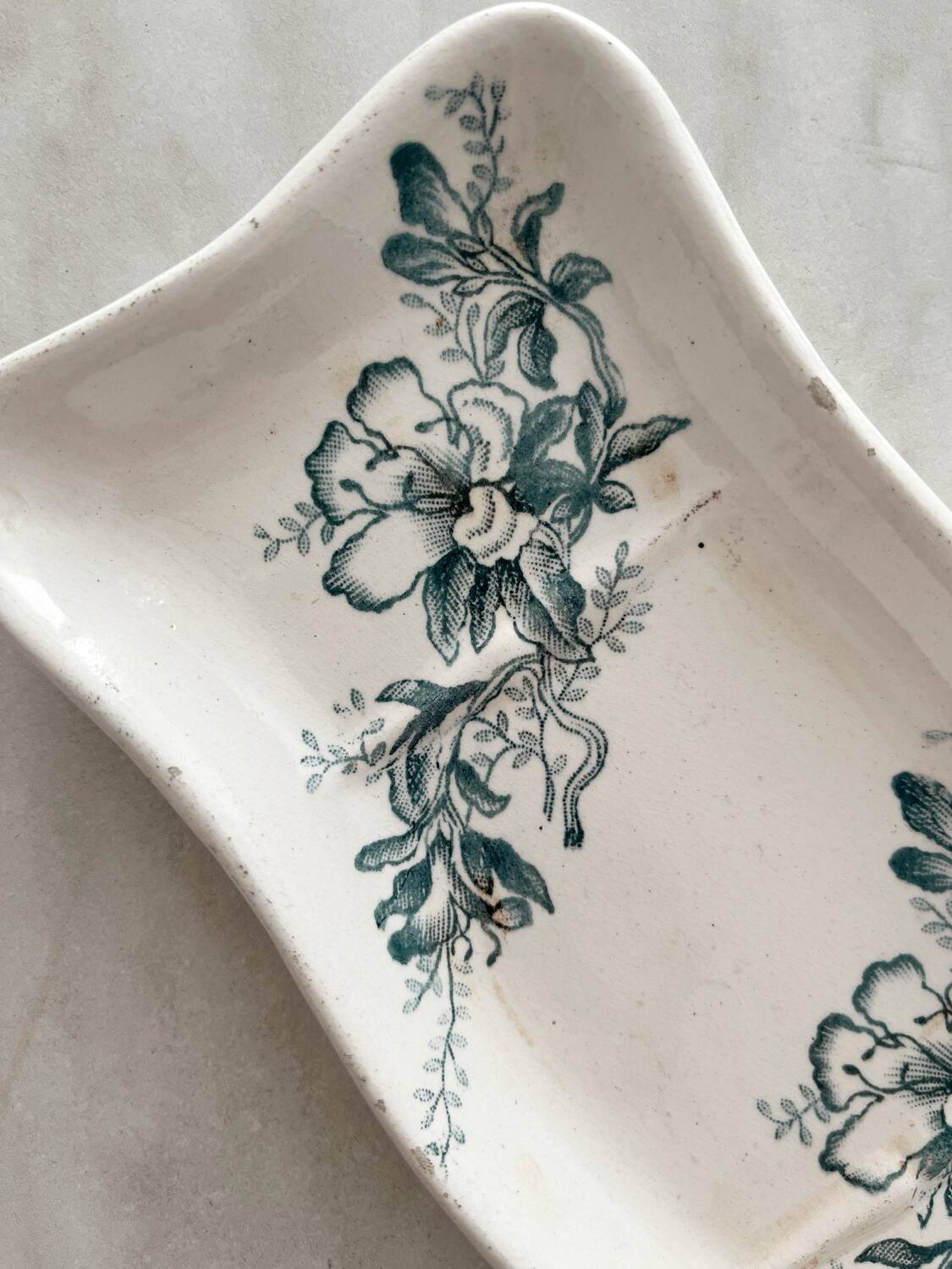 Empty pocket soap dish "Floréal" iron earthenware from Lyon