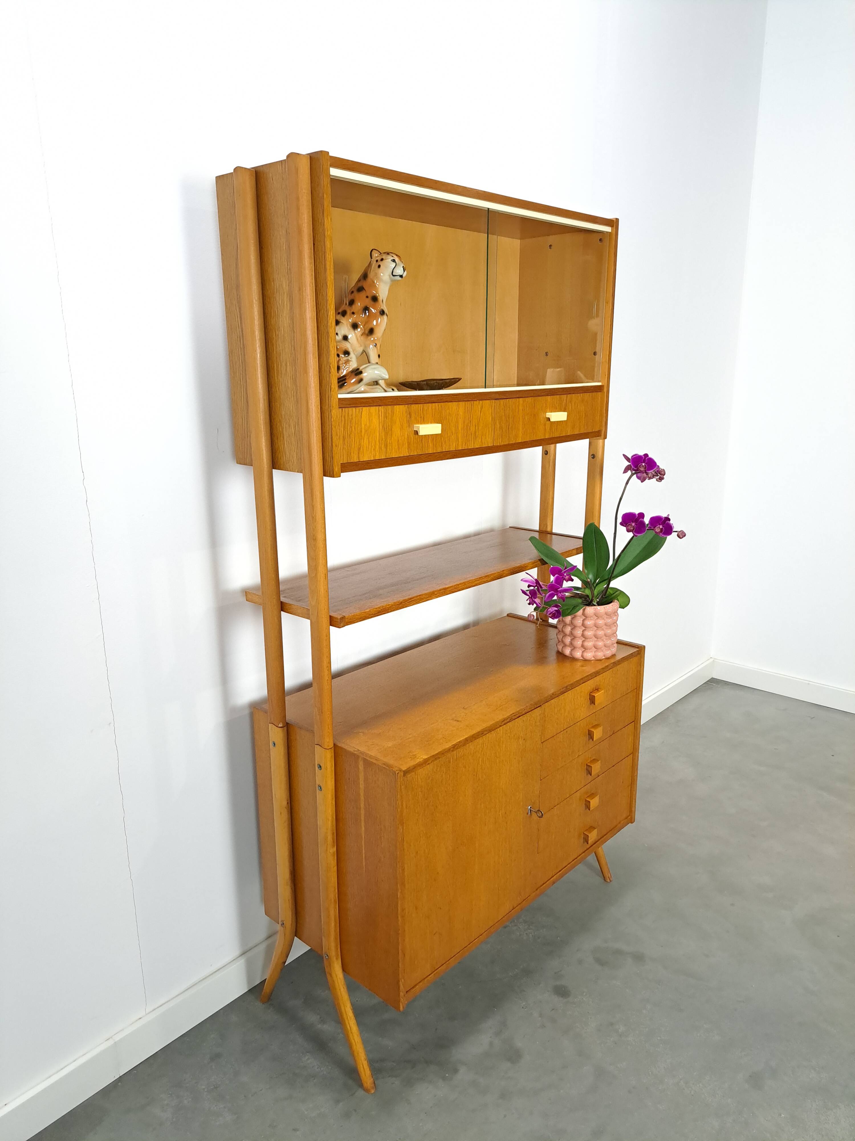 Design Frantisek Jirak vitrinekast met lades