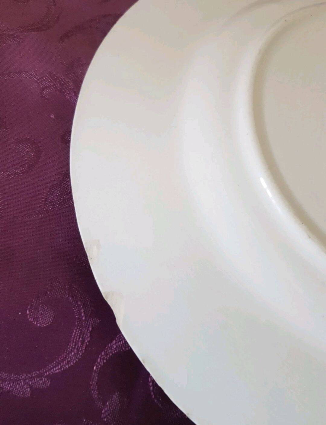 Set of 5 flat plates, signed Longwy.