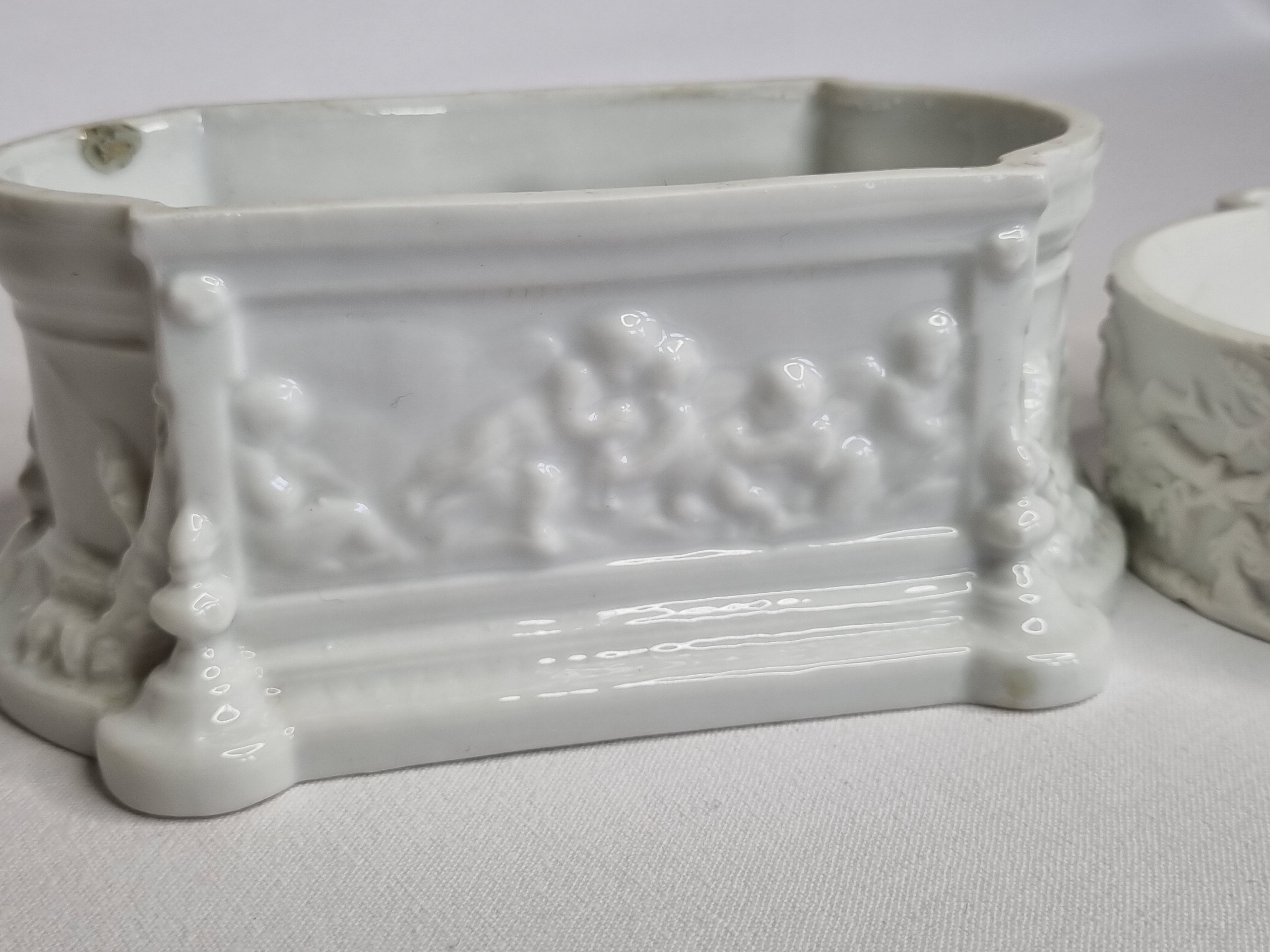 Set of two table planters in white porcelain "Capodimonte"