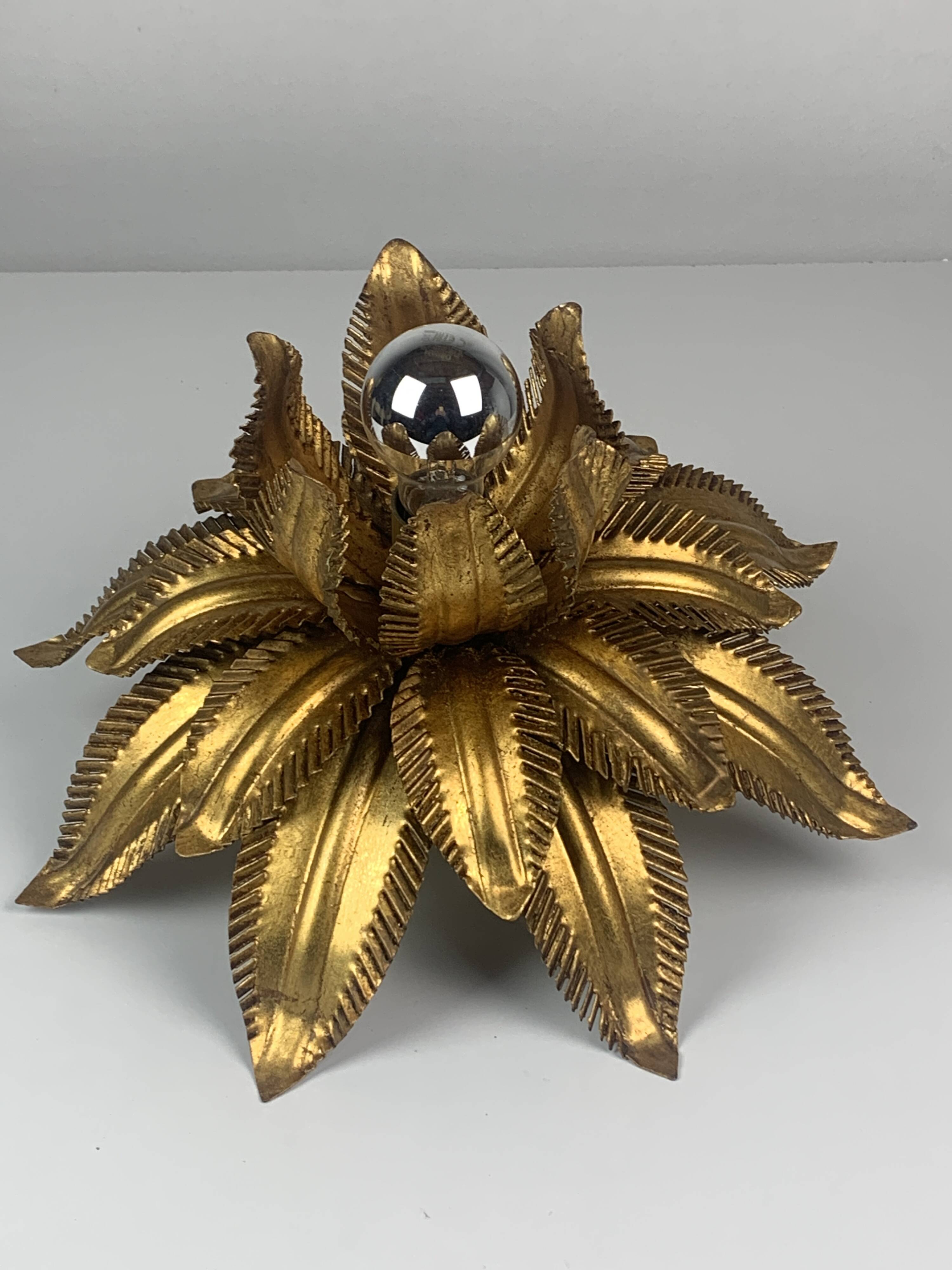 Paire de plafonniers florentins en laiton de style Hollywood Regency par Hans Kogl, années 1960