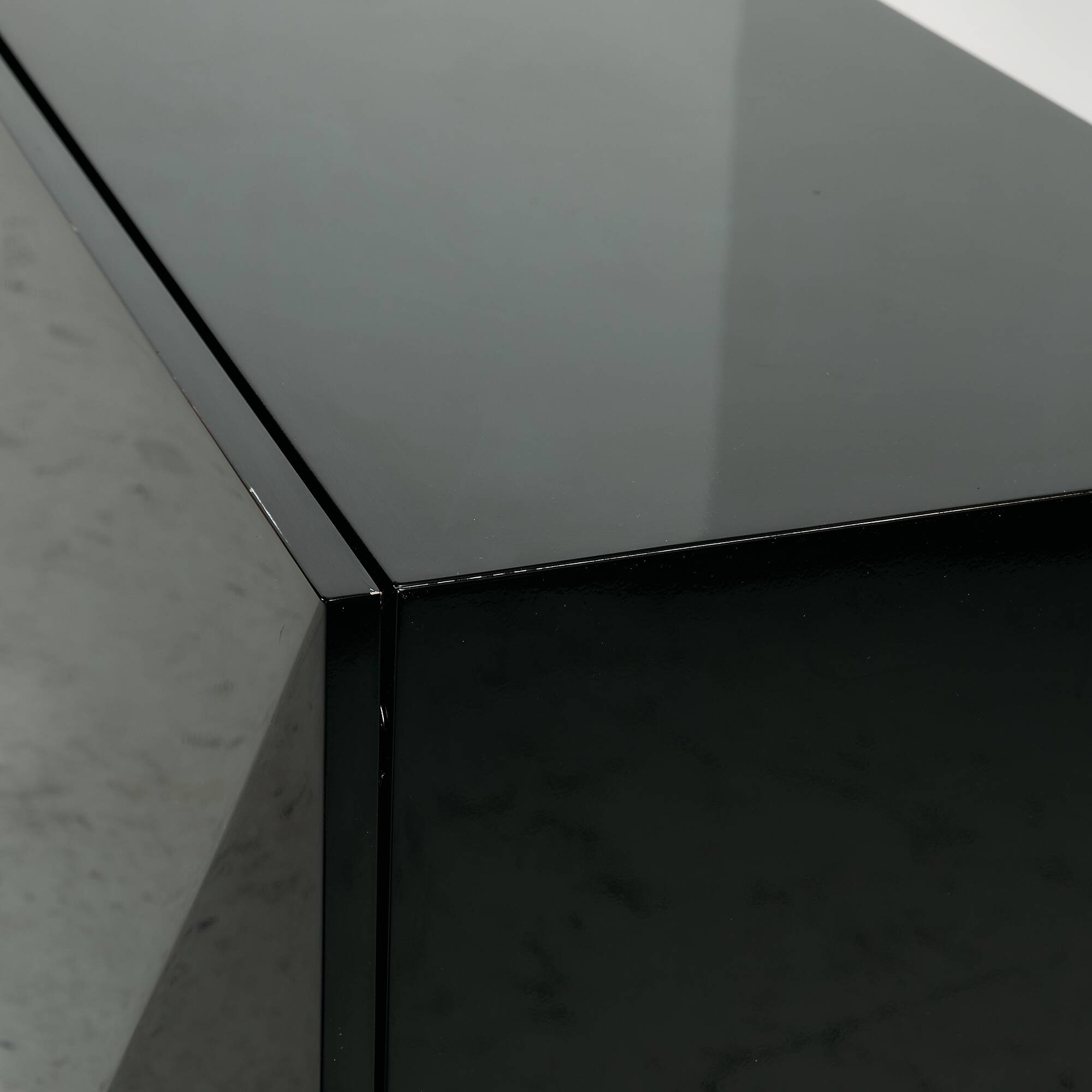 MK10909 High-gloss sideboard