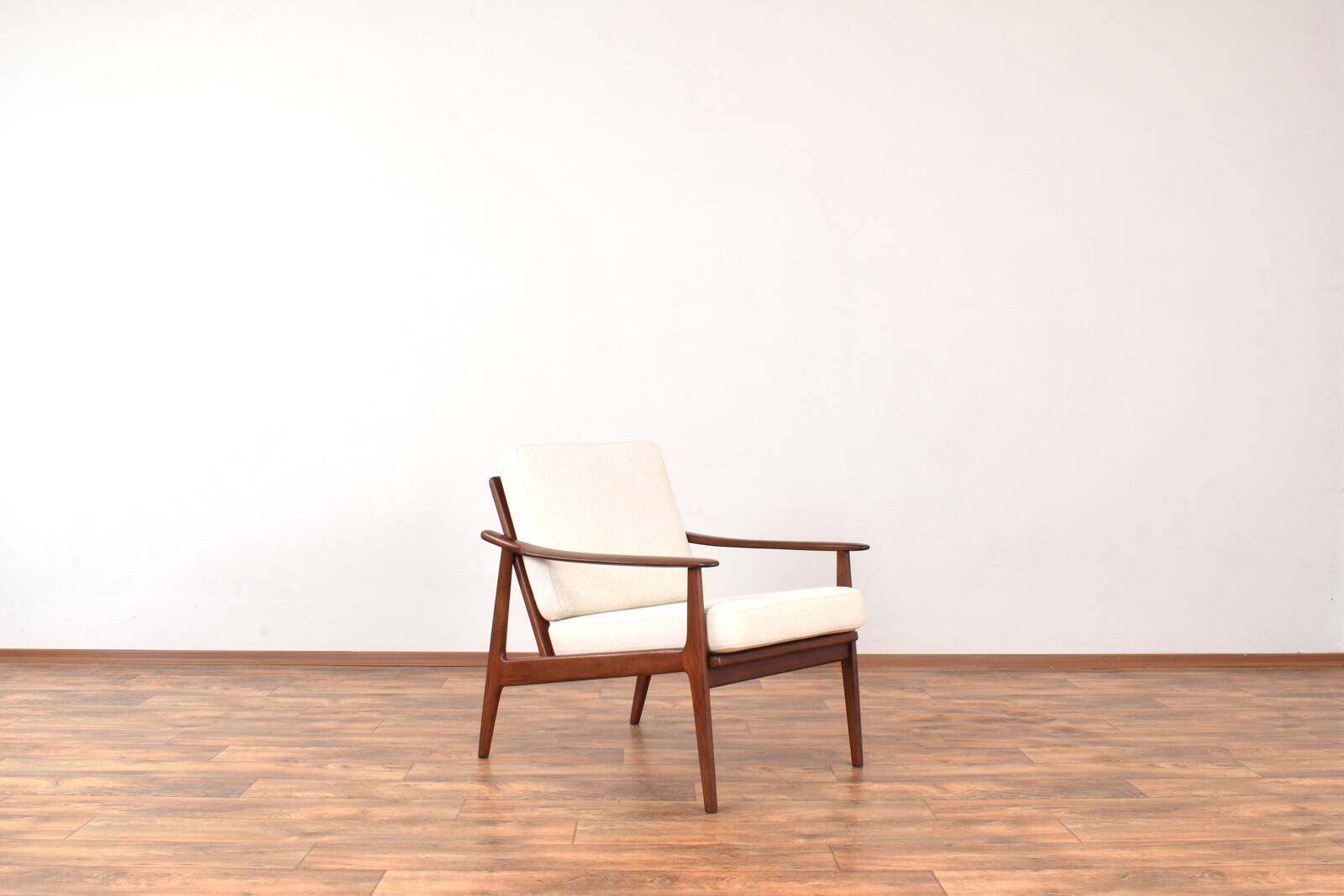 Mid-Century Danish Wood & Linen Lounge Chairs, Set of 2, 1960s.