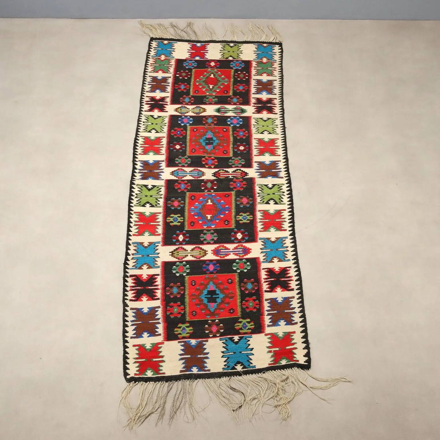 Antique kilim rug in wool, finely knotted, handmade 90 x 35 in.