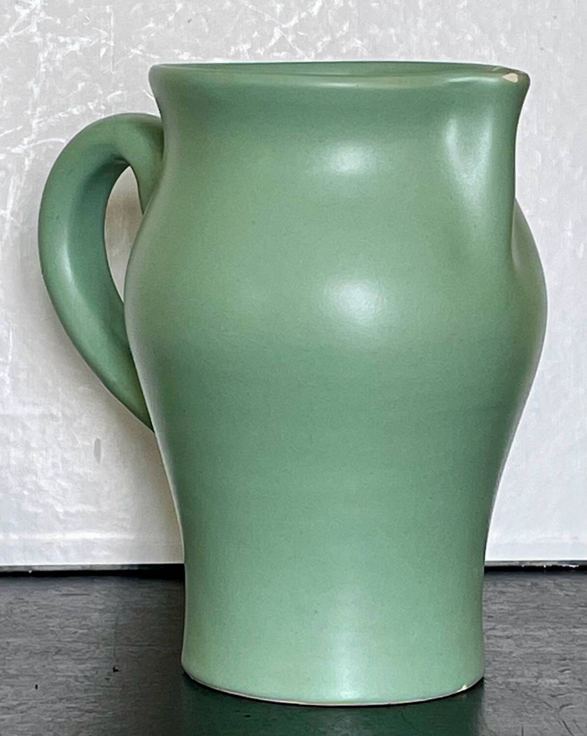 Pichet vert en céramique André Baud Vallauris