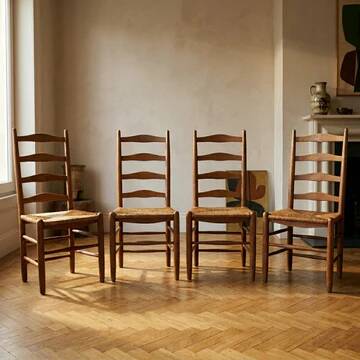 Ensemble de 4 chaises de salle à manger, chaises à dossier échelle en chêne rustique, années 1960, Belgique, sièges en osier.