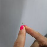 Miroir ovale Art déco en placage de chêne et cadre en pin, Tchécoslovaquie années 1940