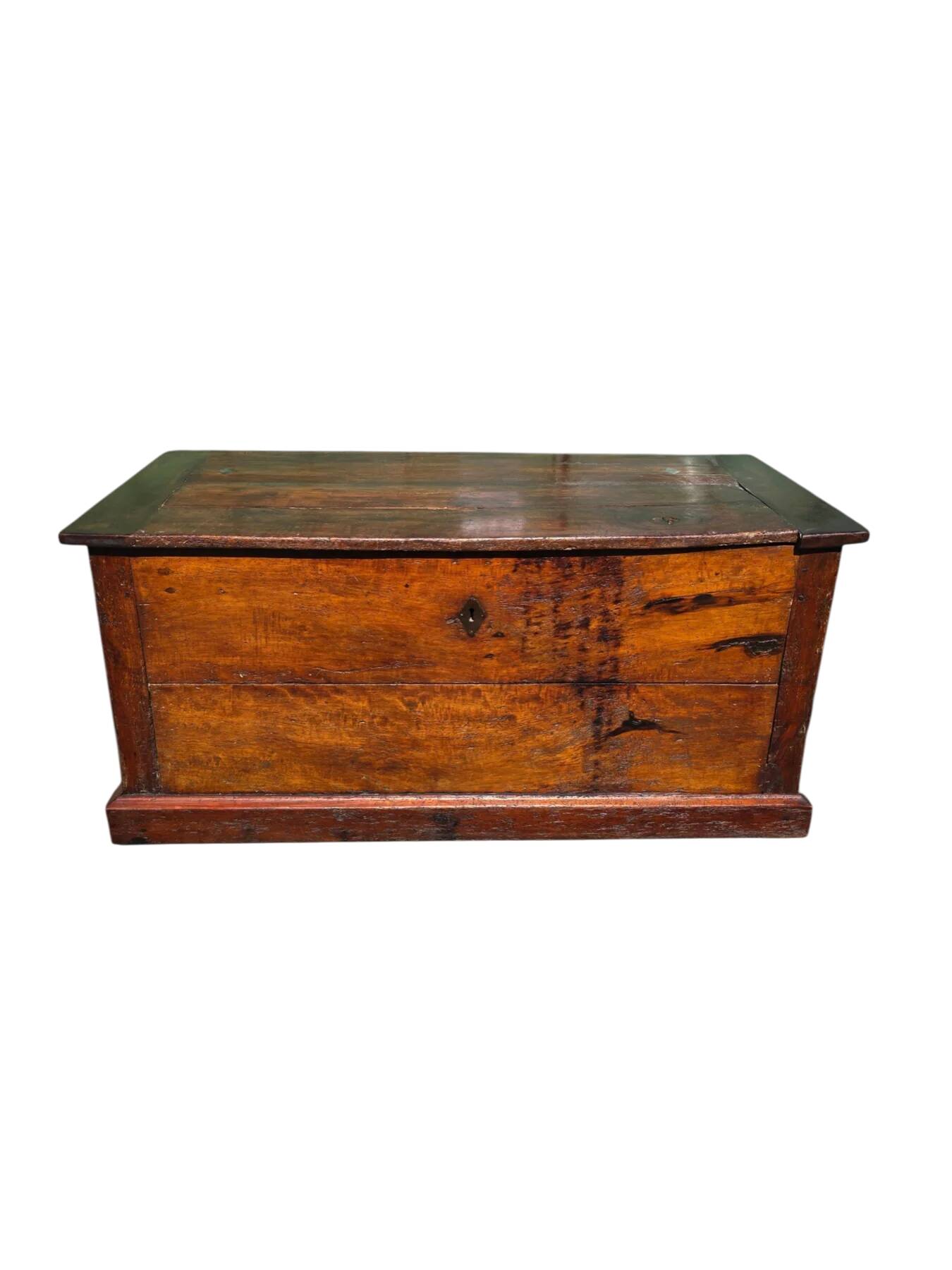 Grand coffre ancien rustique bois massif XIXe siècle
