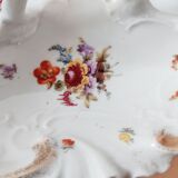Plat ansé en porcelaine fleurie