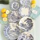 Huit assiettes bleues et blanches dépareillées