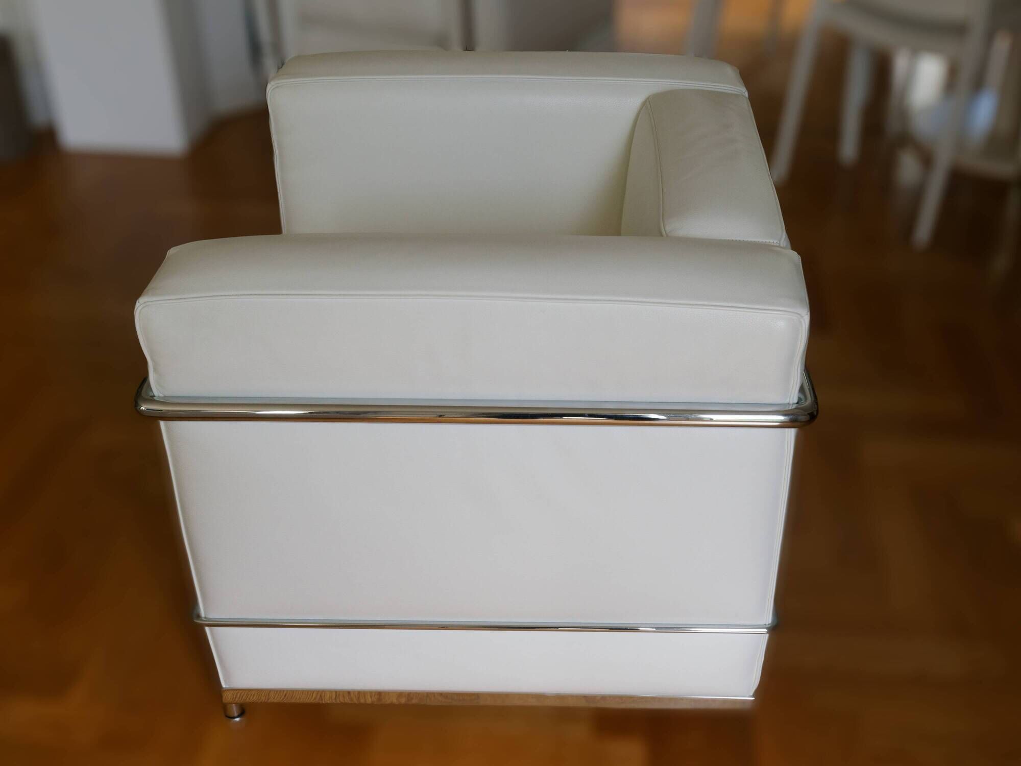 LC2 Le Corbusier 2-seater sofa, white leather, reissue by Cassina, excellent condition.