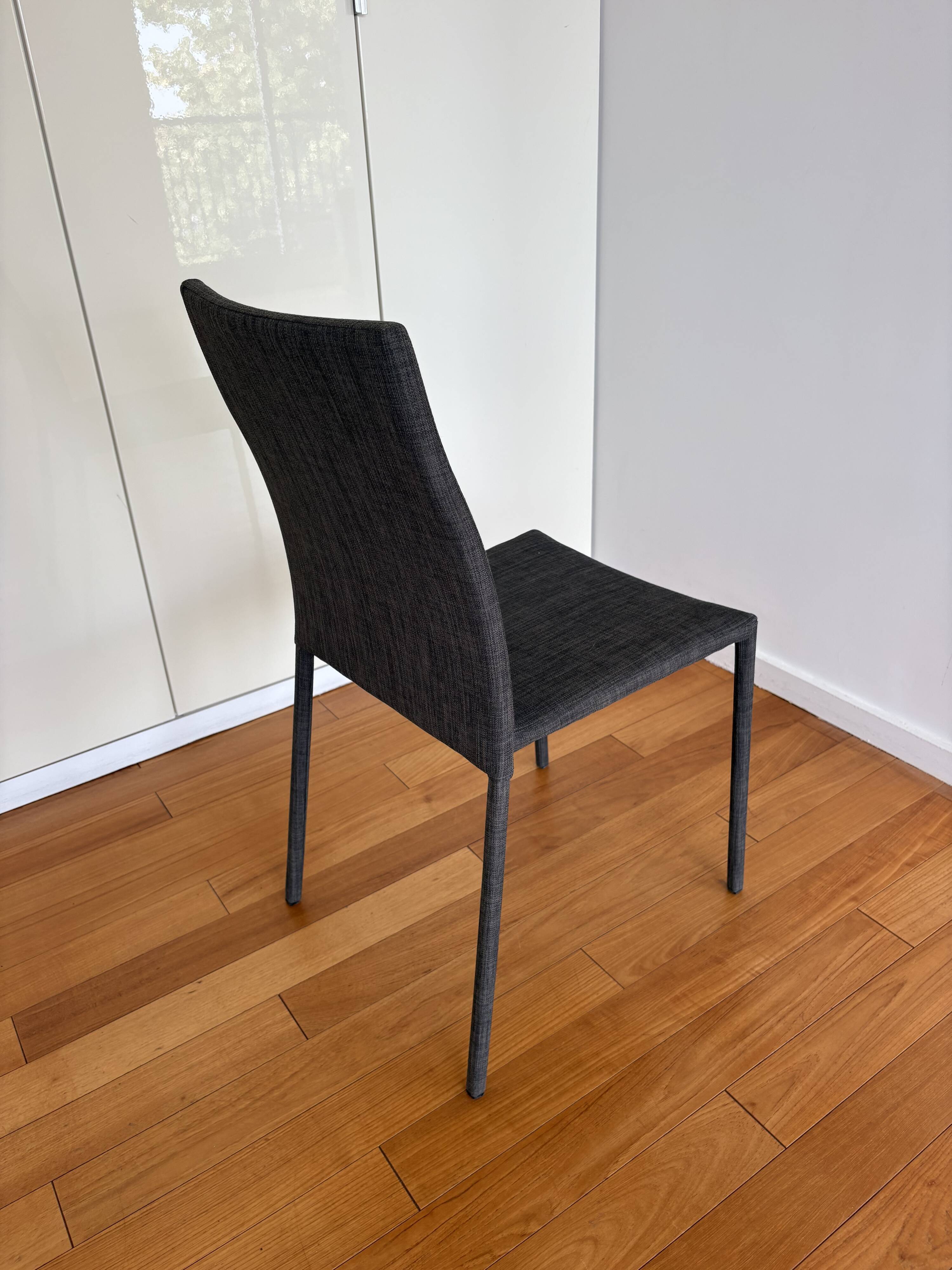 Chaise Slim Ligne Roset TV gris anthracite