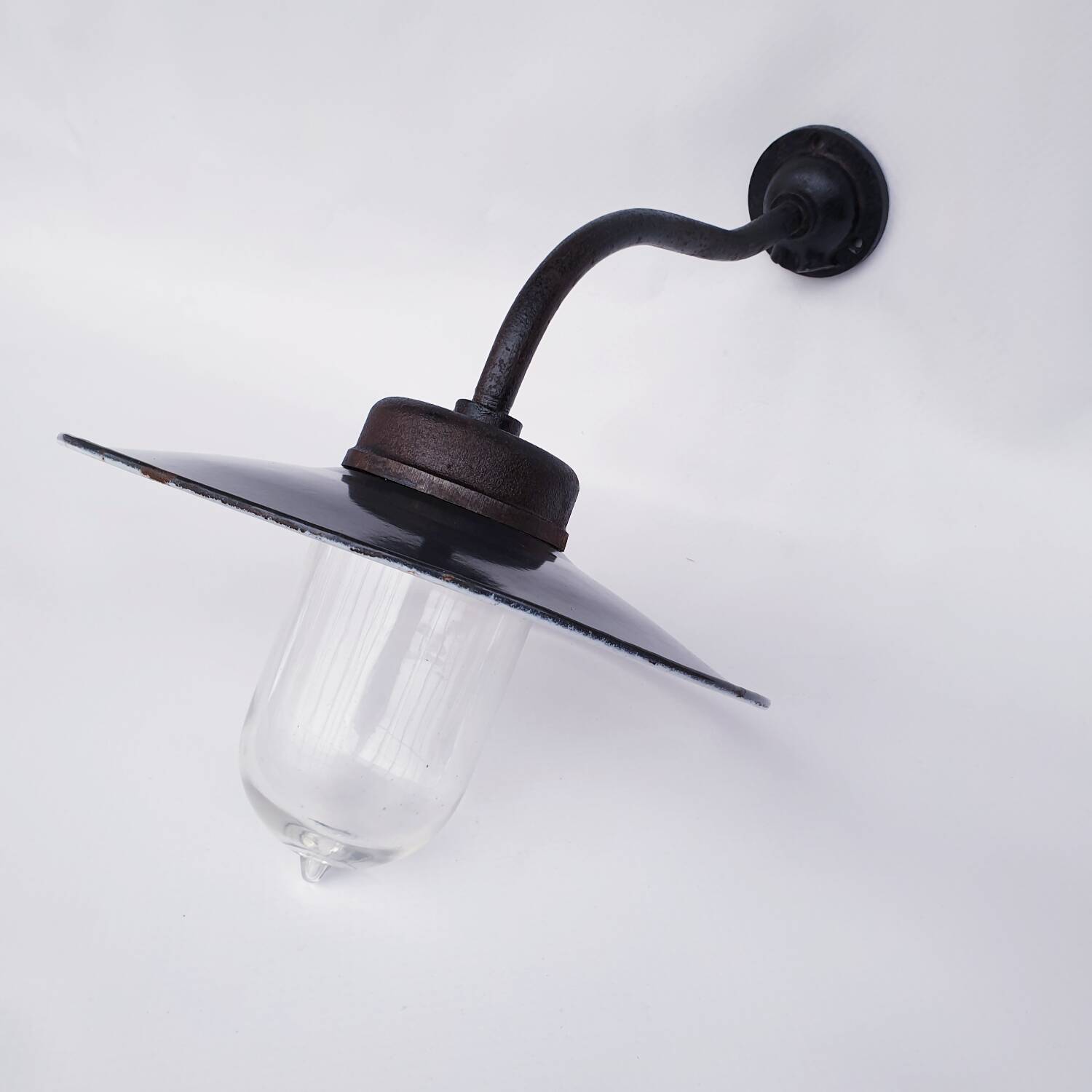 Antique enamelled courtyard lamp