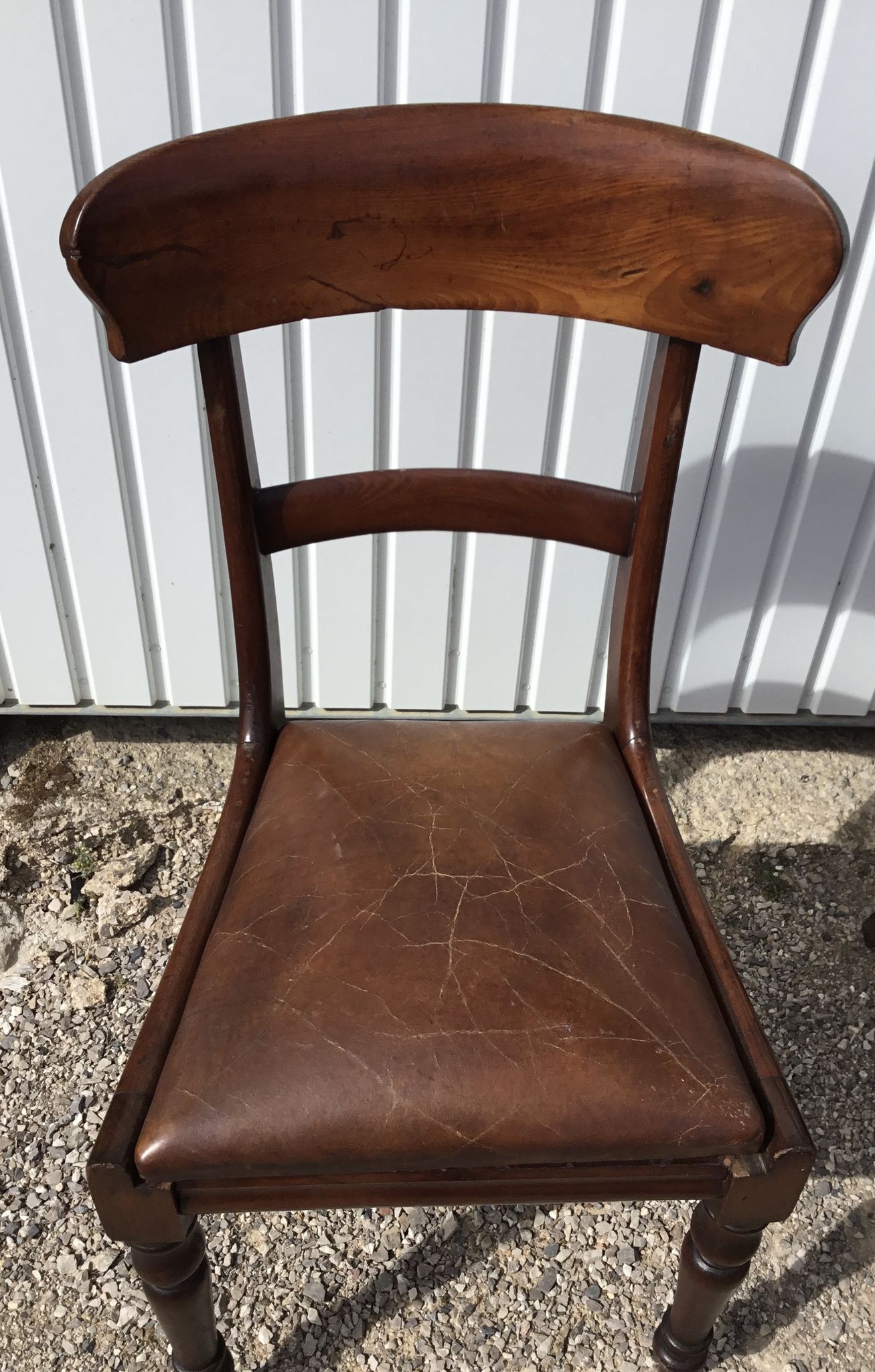 A series of 4 mahogany chairs with 19th th eme leather patties in good condition