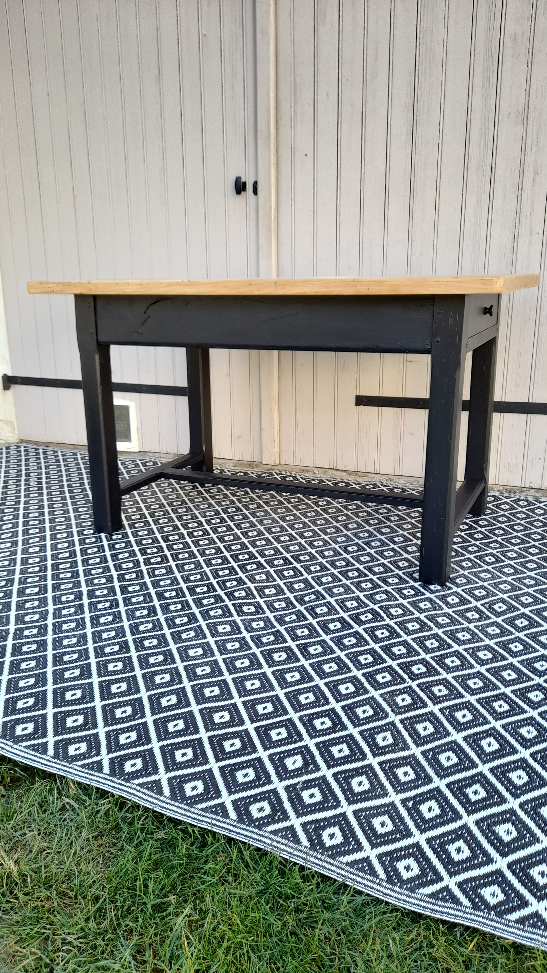 Square foot farm table
