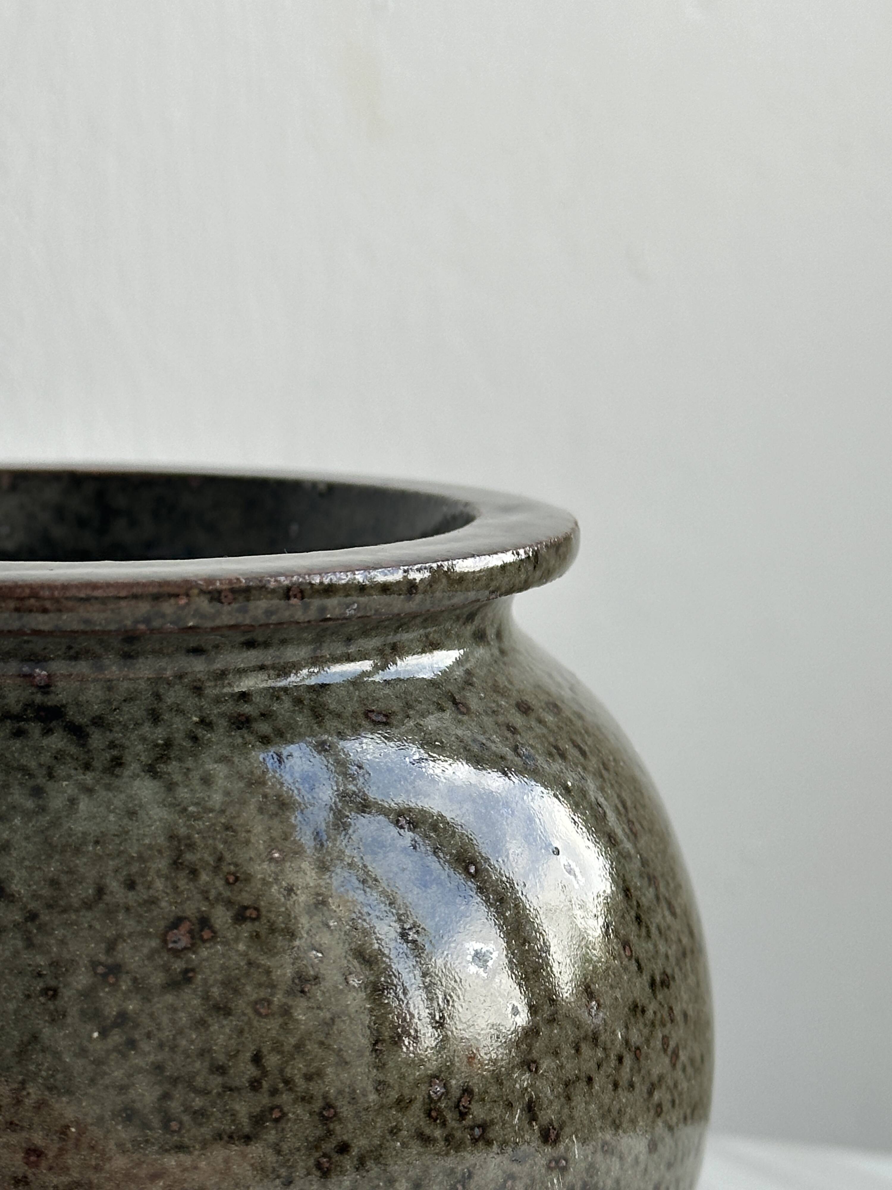 Vase - stoneware pot holder.