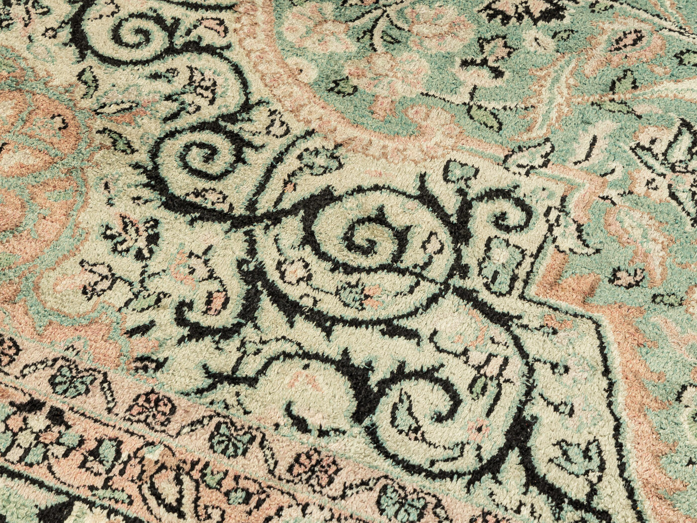 1960s carpet, 240 x 335