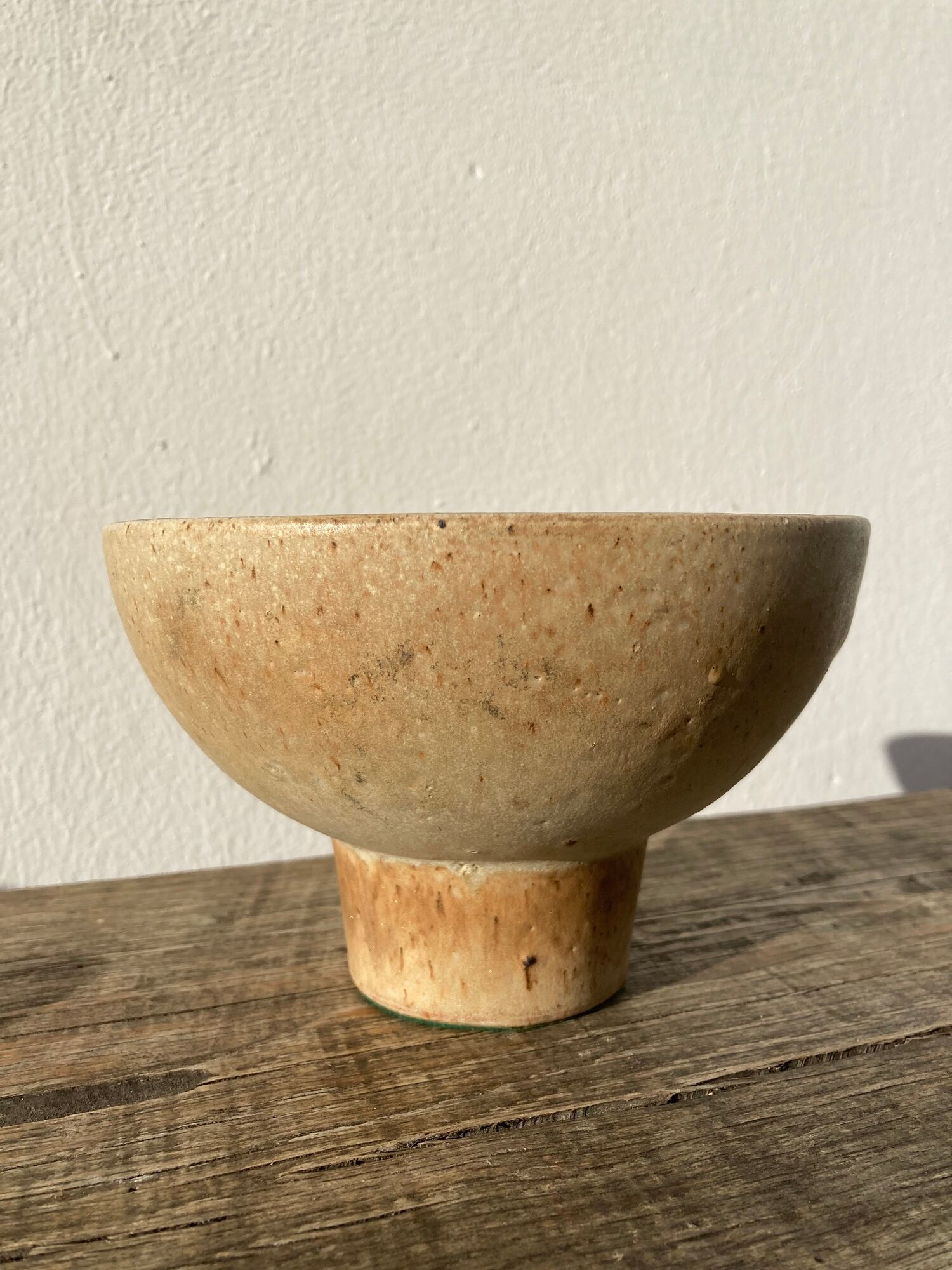 Vintage brown stoneware standing cup / empty pocket or fruit cup