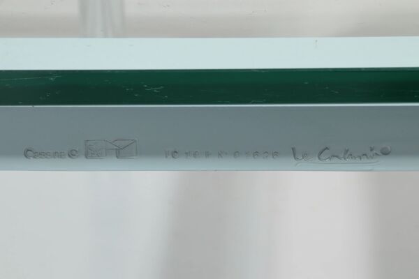 Table basse Cassina LC-10 par Le Corbusier – édition rare en verre bleu clair