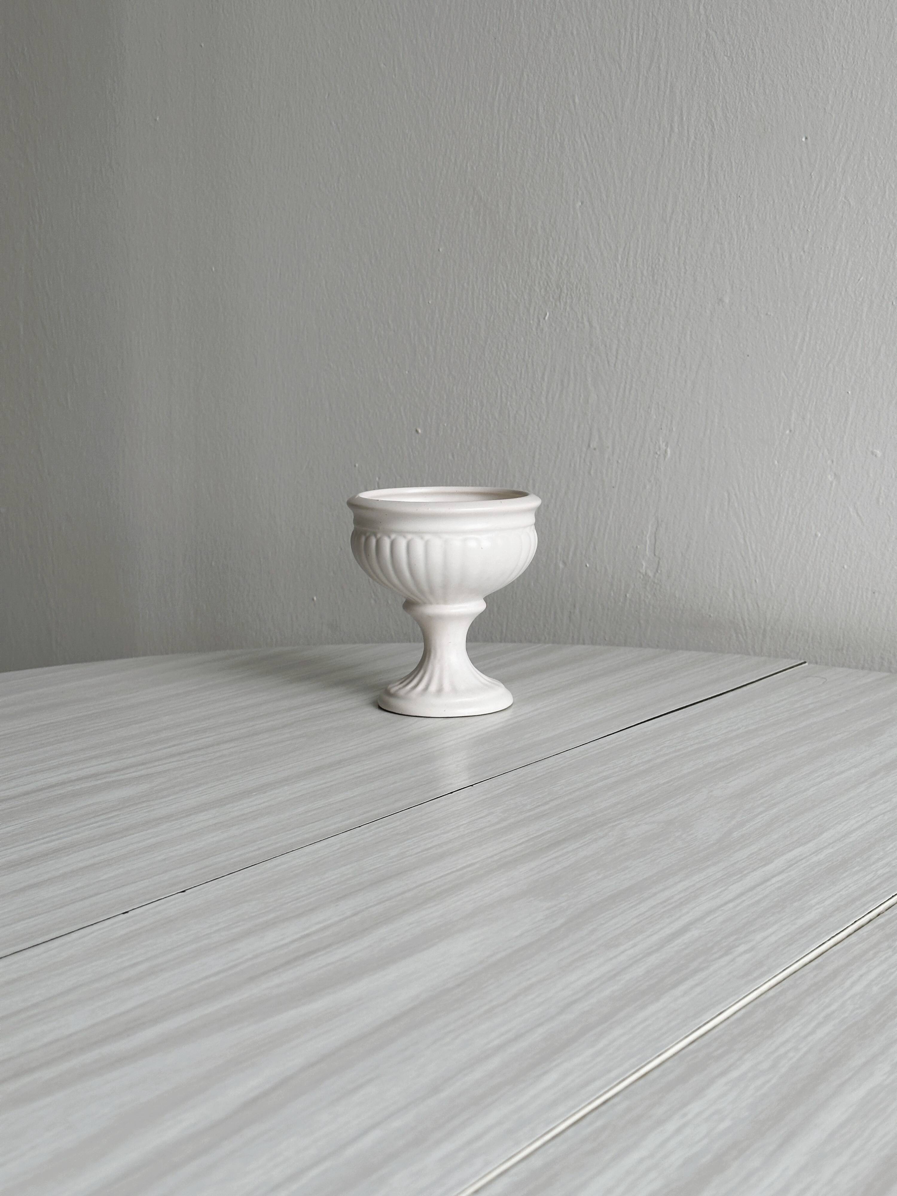 Off-white ceramic footed bowl