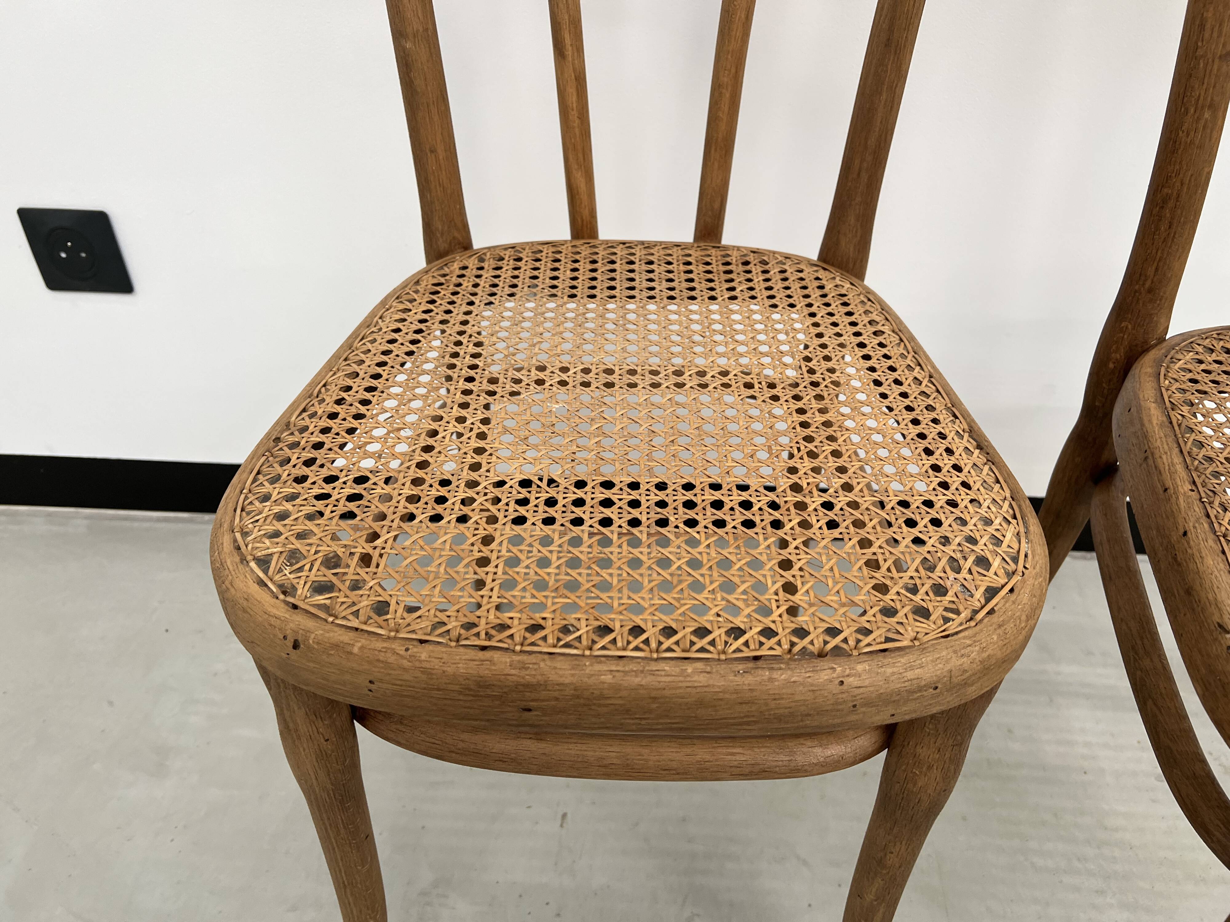 Duo de chaises bistrot anciennes Thonet avec estampille