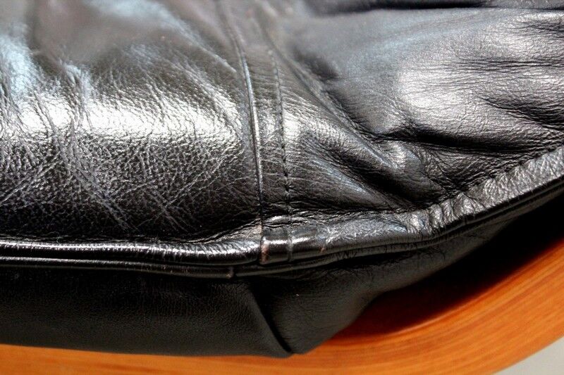 Leather and beech relaxation chair - 1970 / 1980