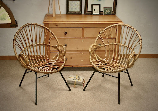 Paire de fauteuils corbeille en osier et rotin 1960
