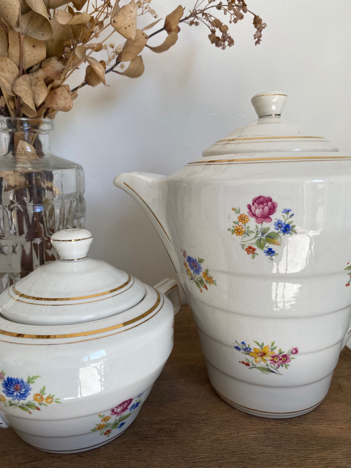 Porcelain coffee pot and sugar bowl