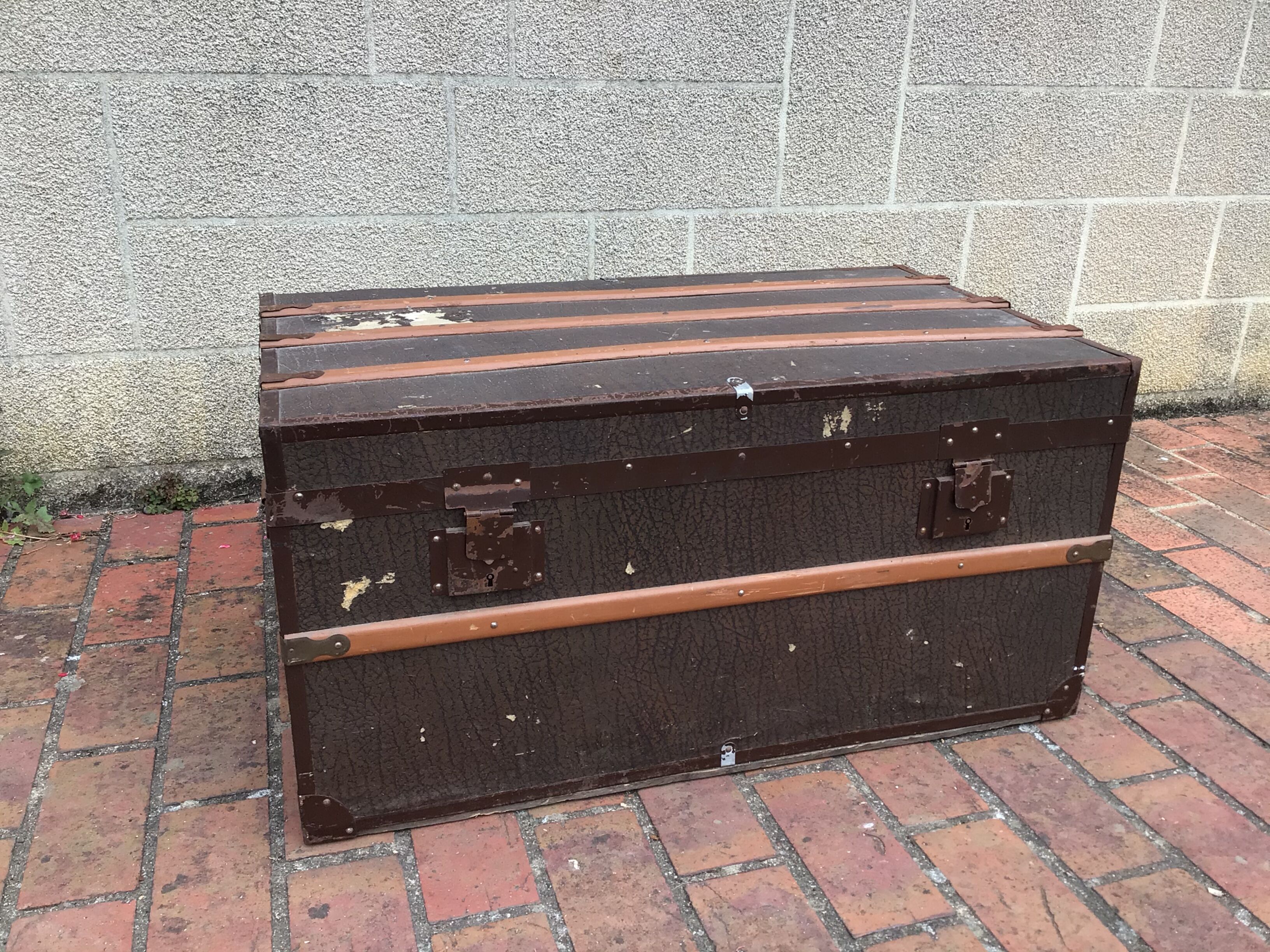 Trunk old wooden chest