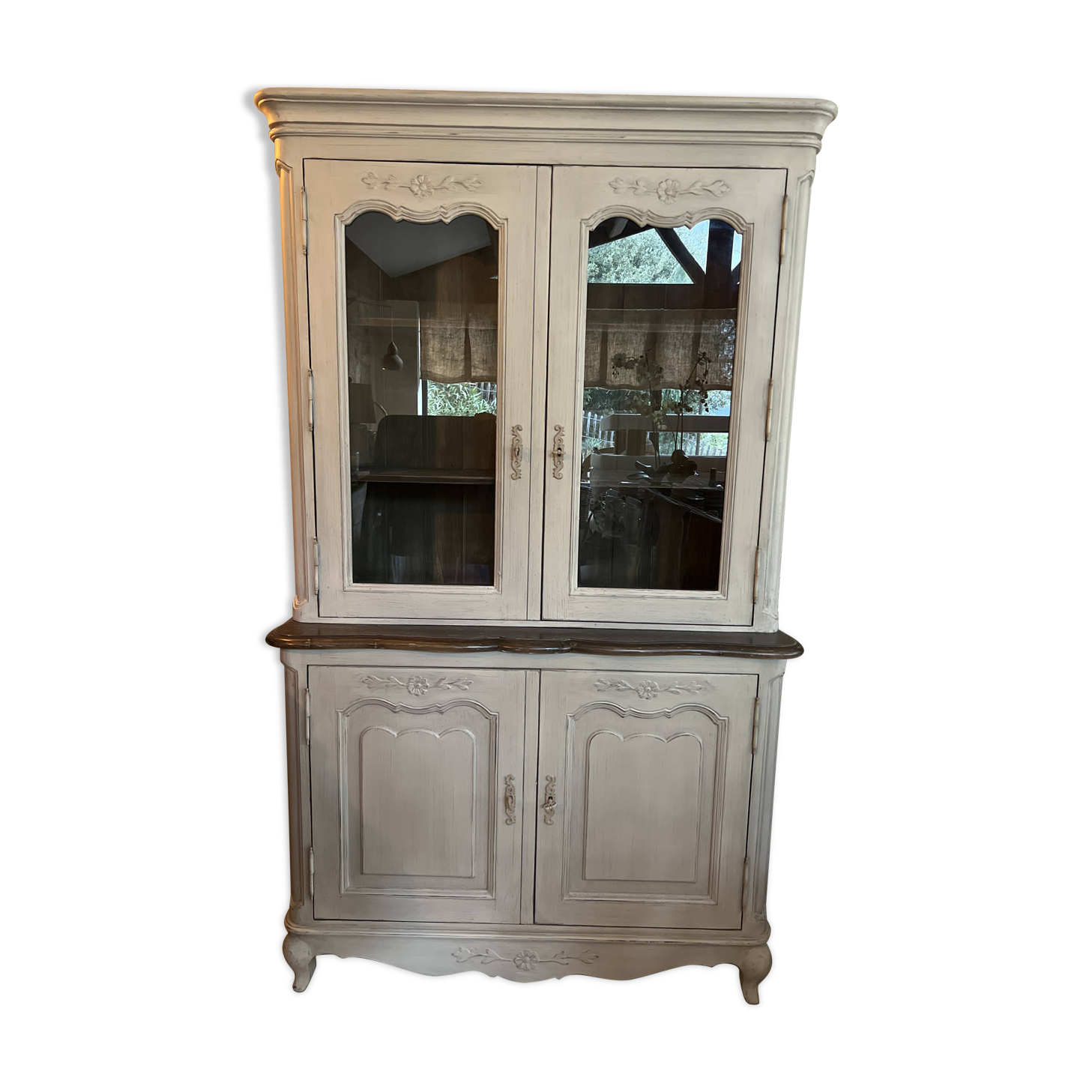 Charming vintage display cabinet in greige solid wood, castle charm.