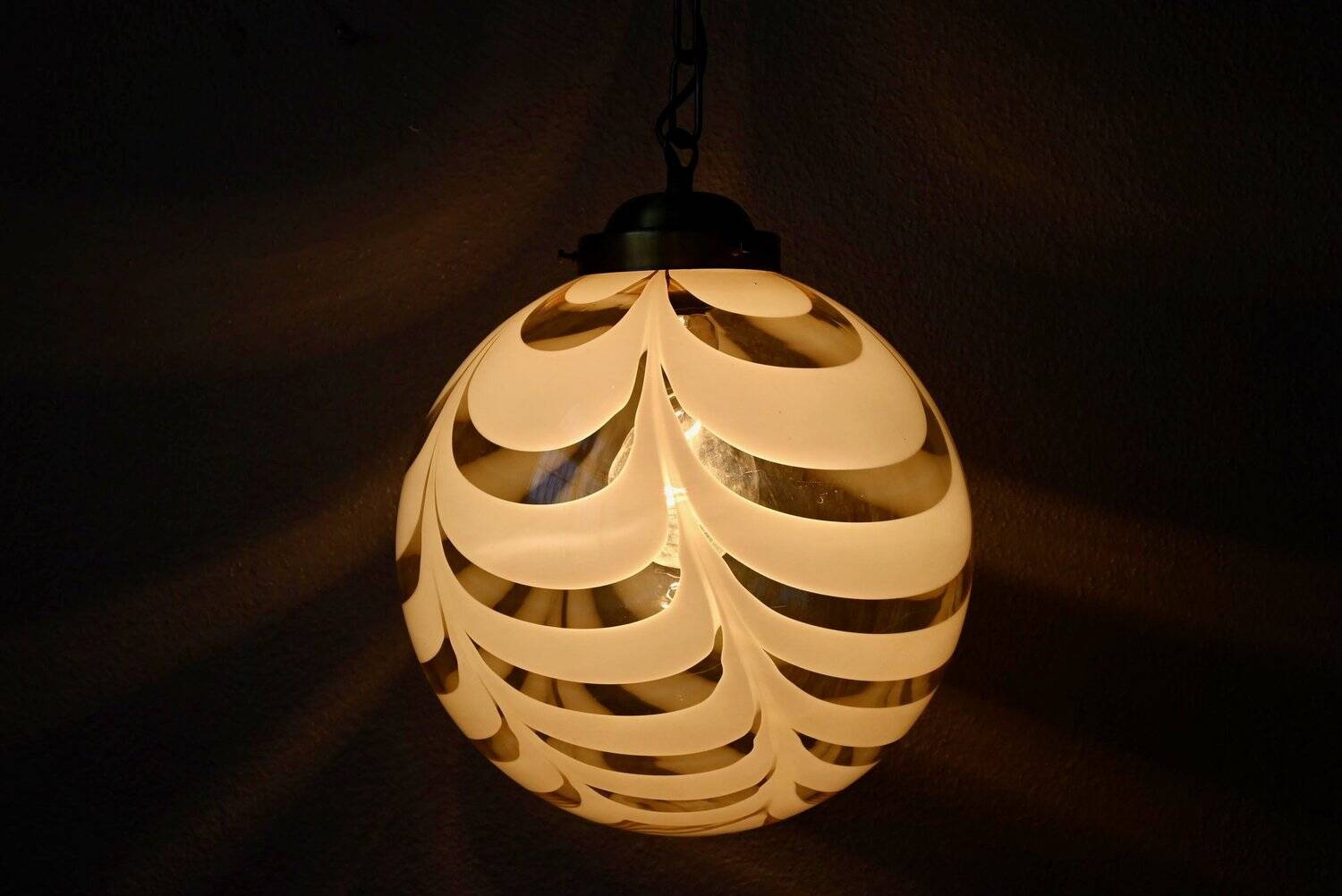 Suspension globe glass from Murano, marbled, brass, 1970s.