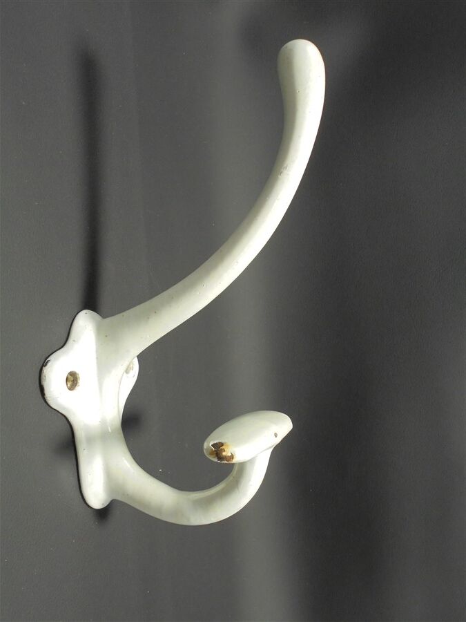 Enamelled cast iron hook