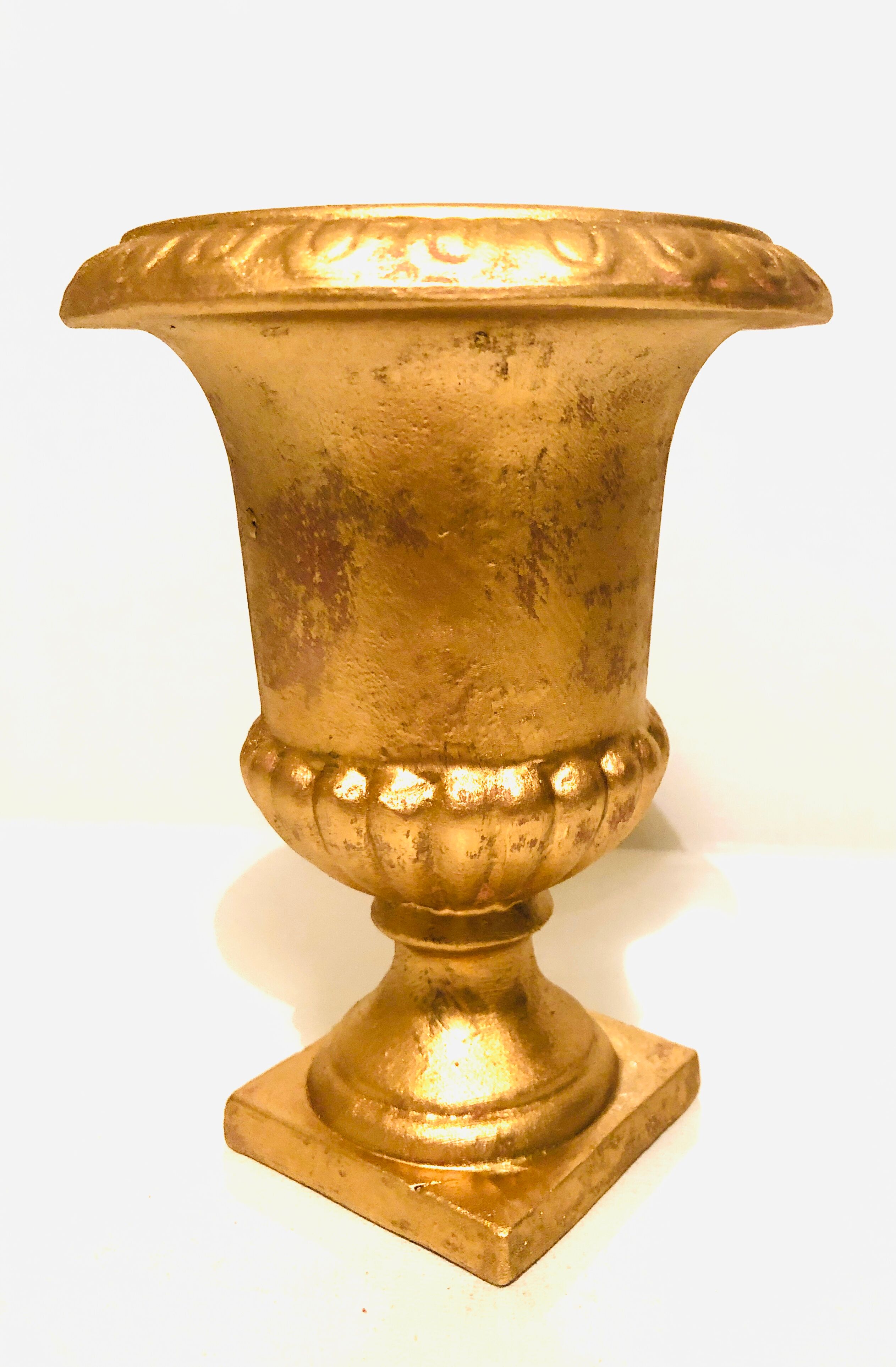Medici basin in gilded ceramic