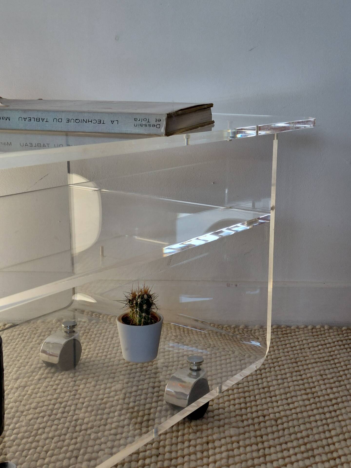 Design piece: David Lange side table in 15mm Altuglas - Circa 1980