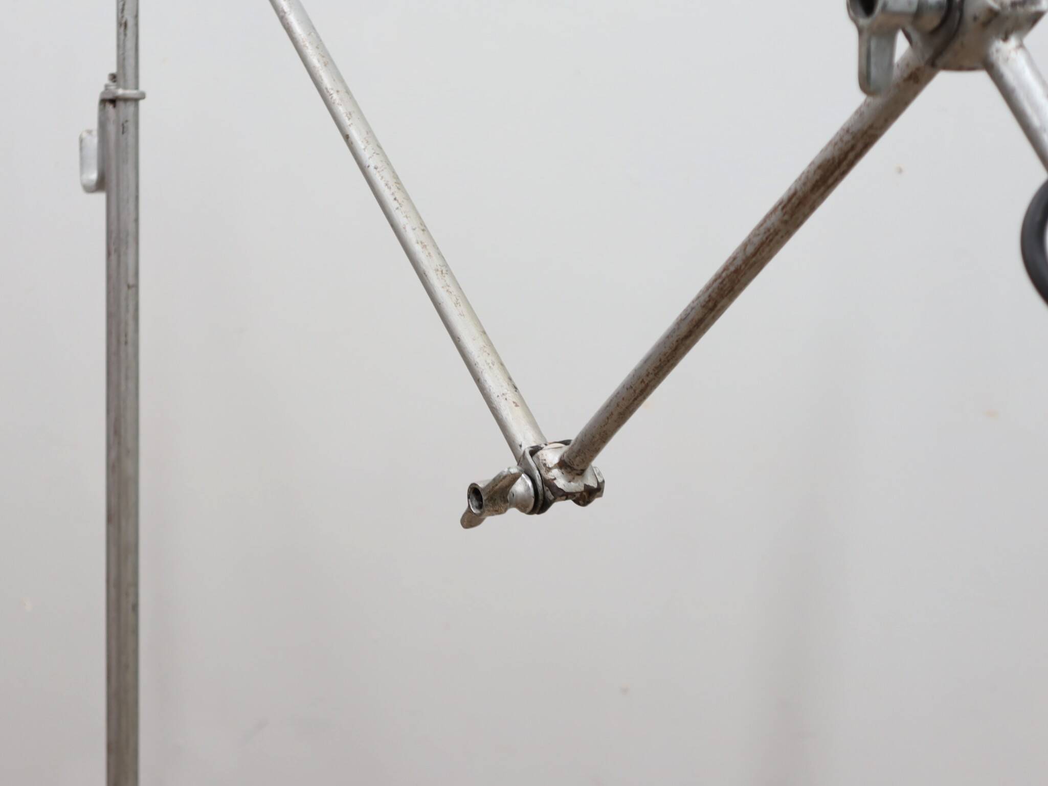 Lampe de sol industrielle ajustable des années 1960 vert martelé