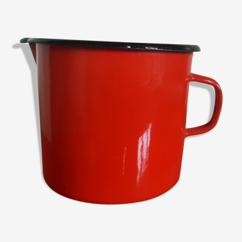 Enamelled sheet metal pitcher