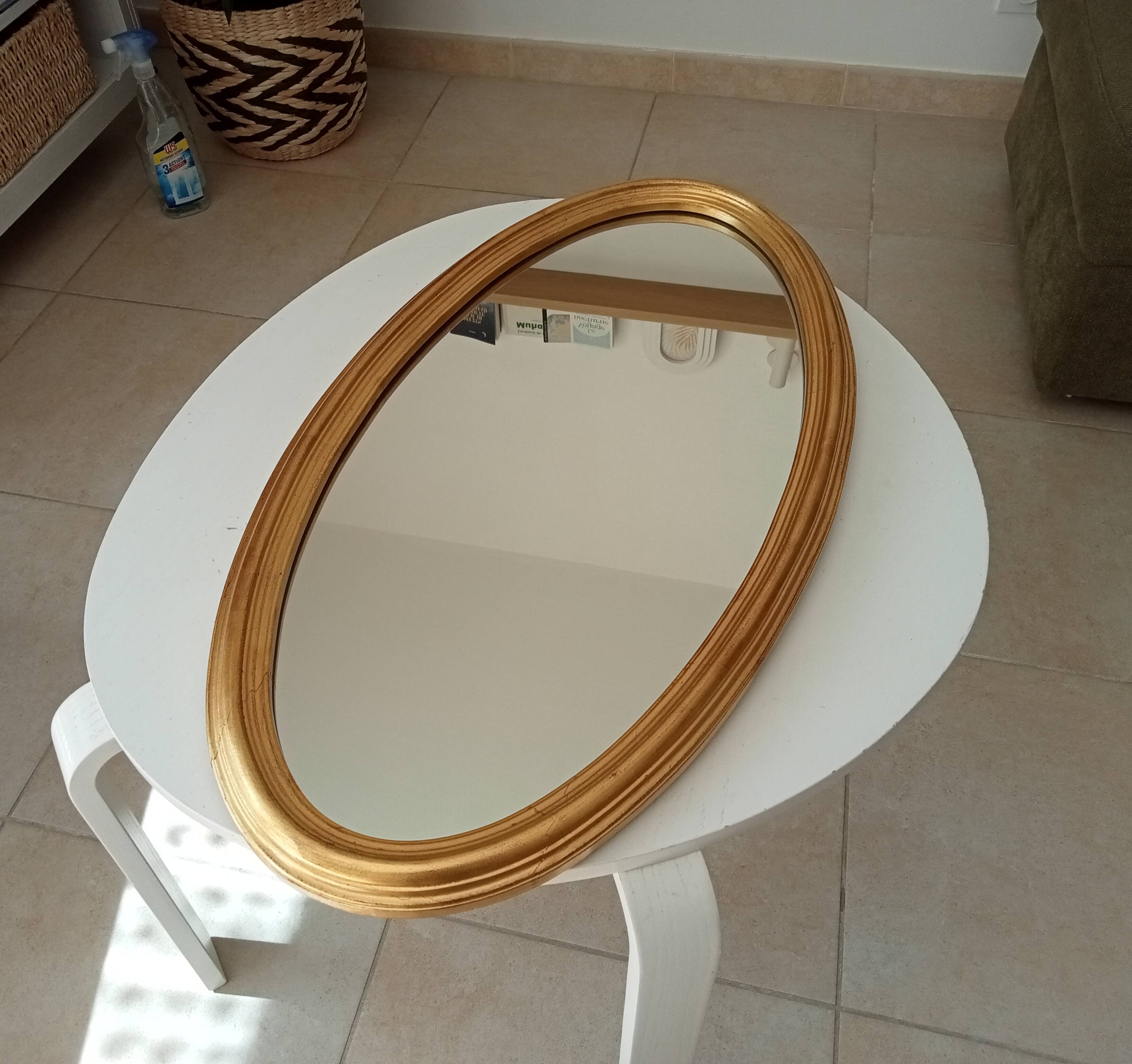 Miroir vintage ovale en bois doré années 60 77*41 cm
