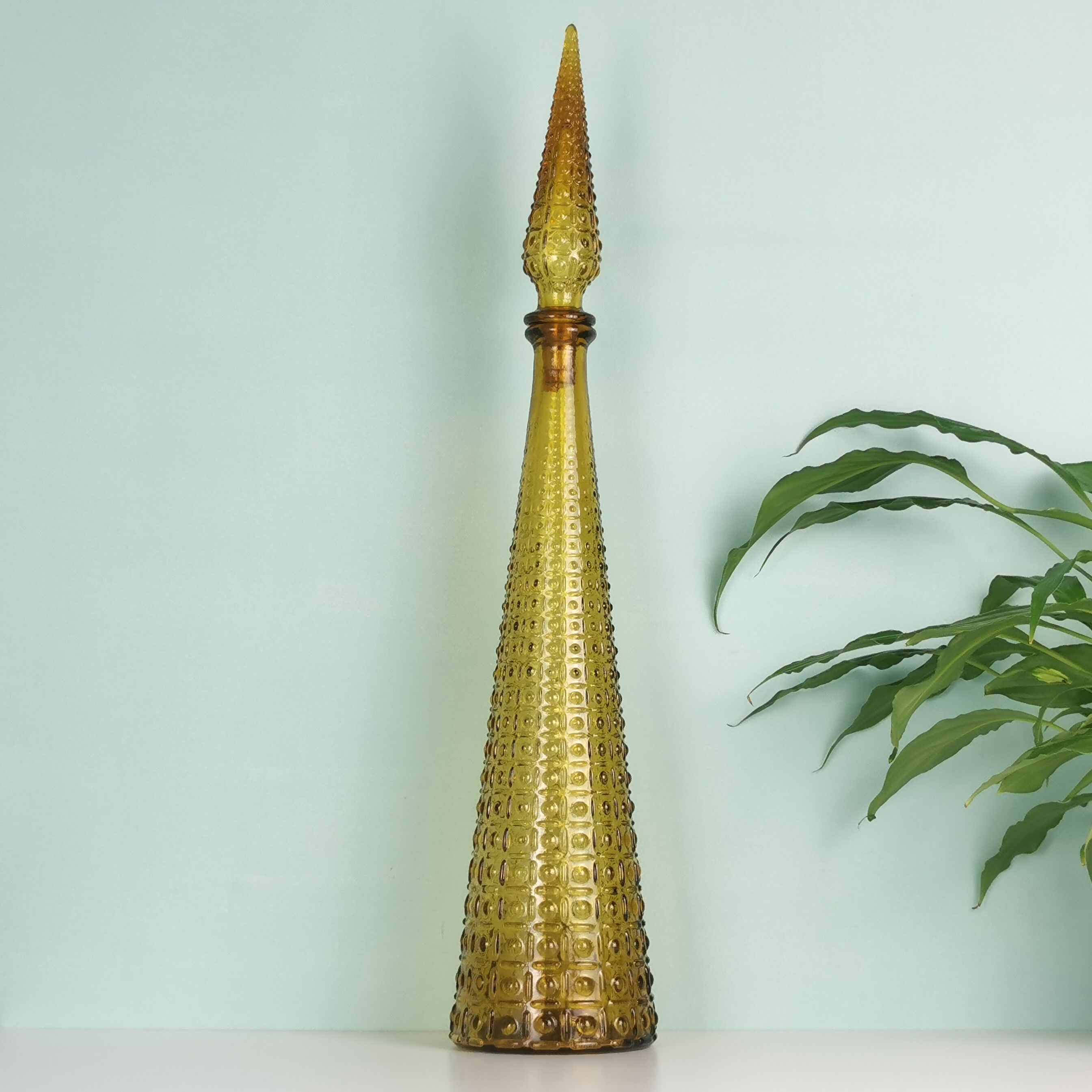 Moulded glass carafe