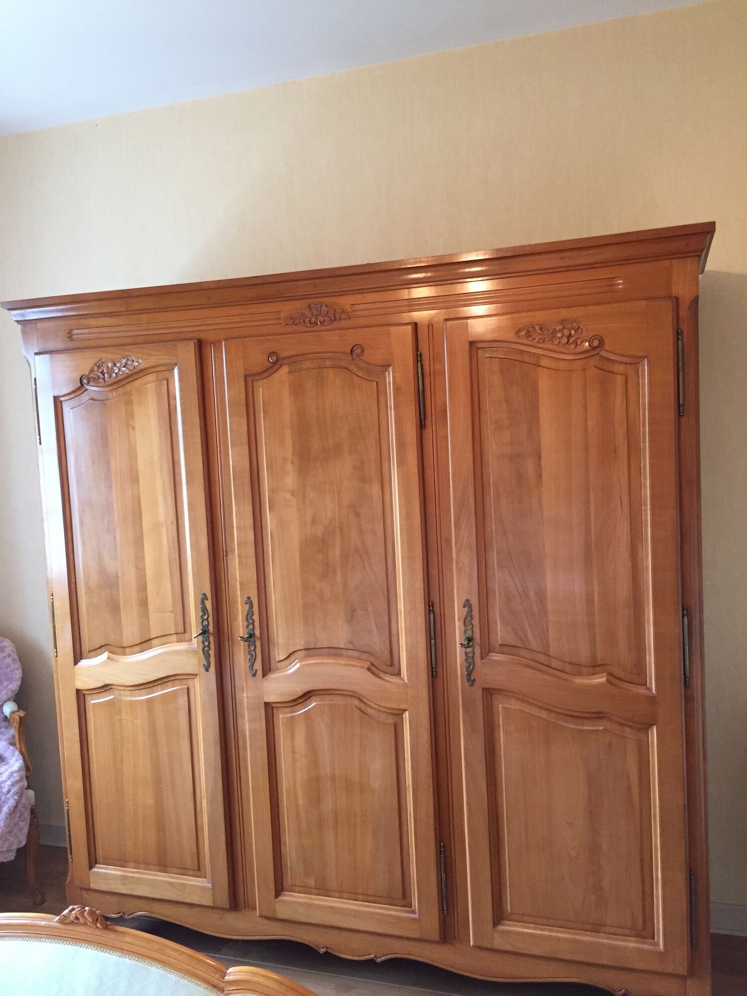 Wardrobe 3 doors cherry style Louis XV perfect condition