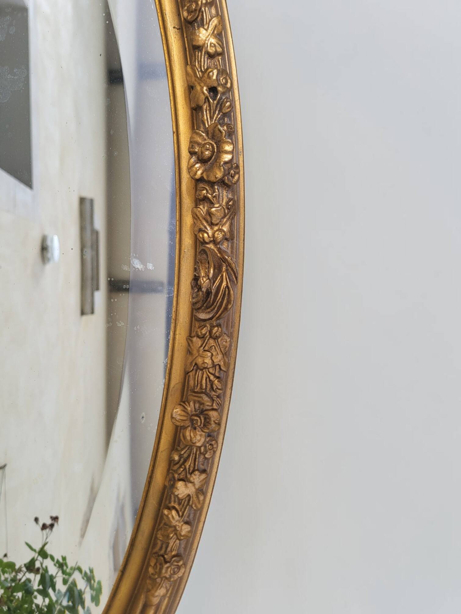 Miroir ovale en bois doré, style Louis XVI