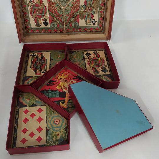 Yellow dwarf game box, vintage 1920