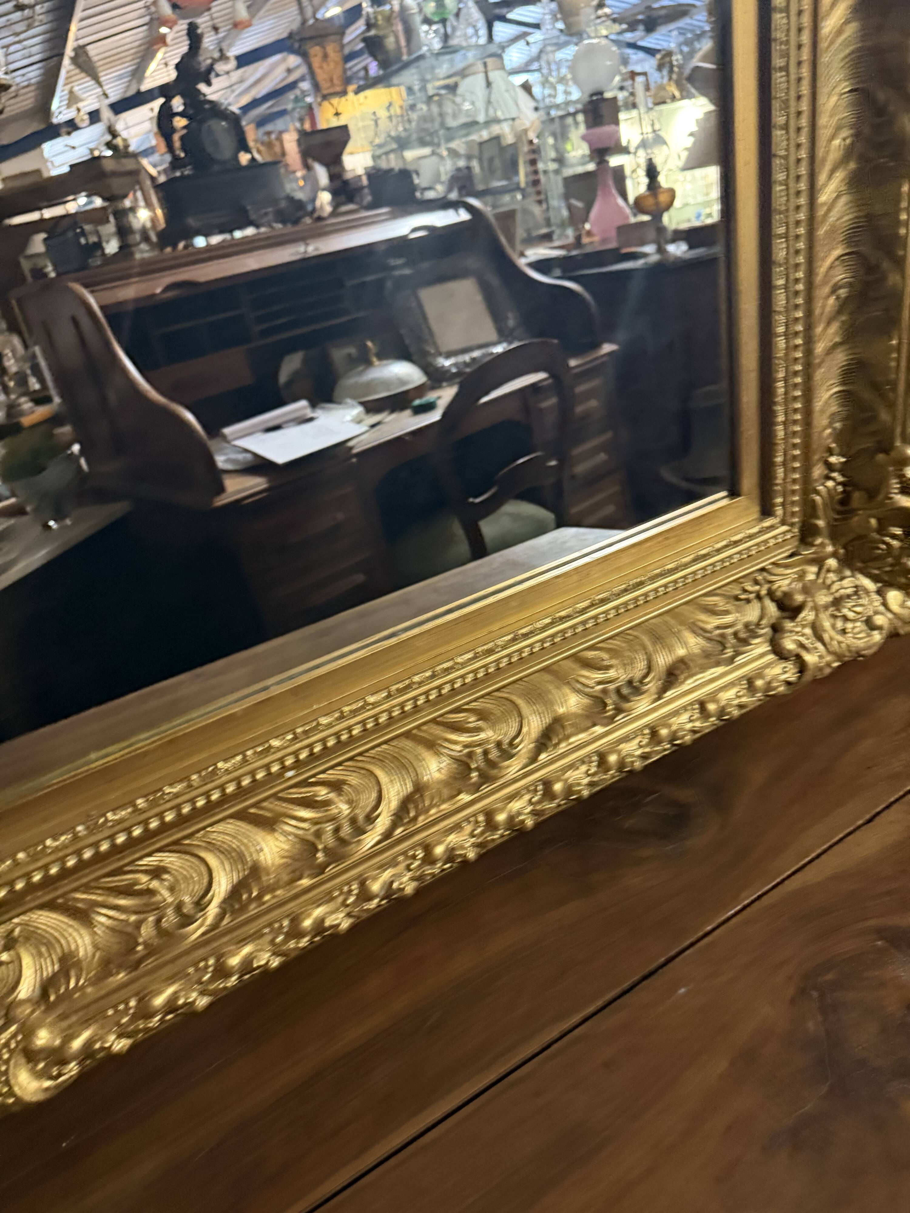 Miroir en bois sculpté