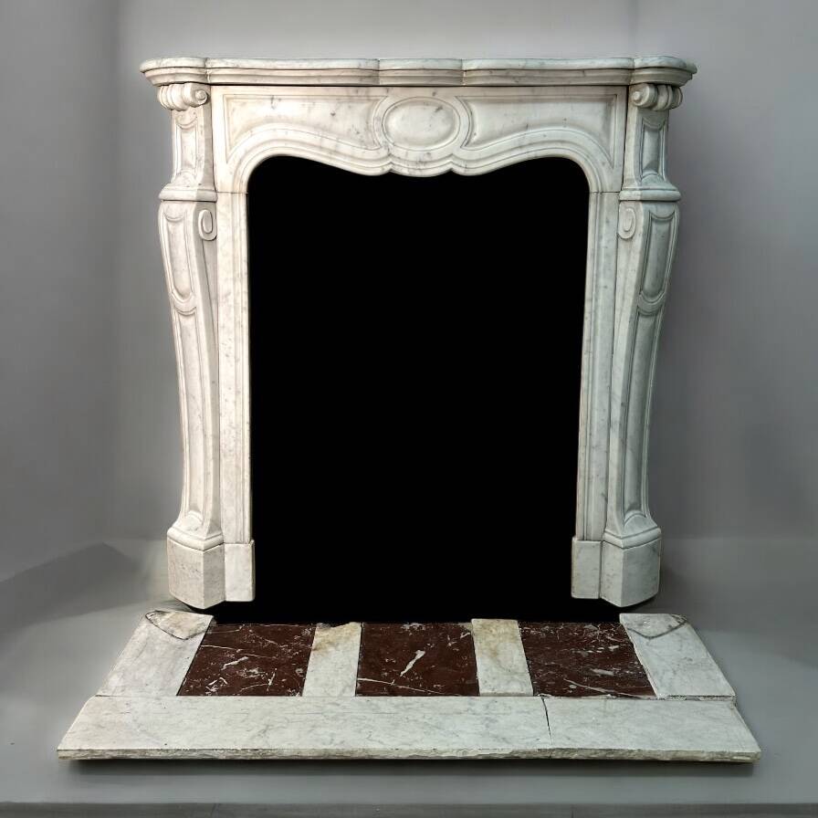 Petite cheminée en marbre blanc