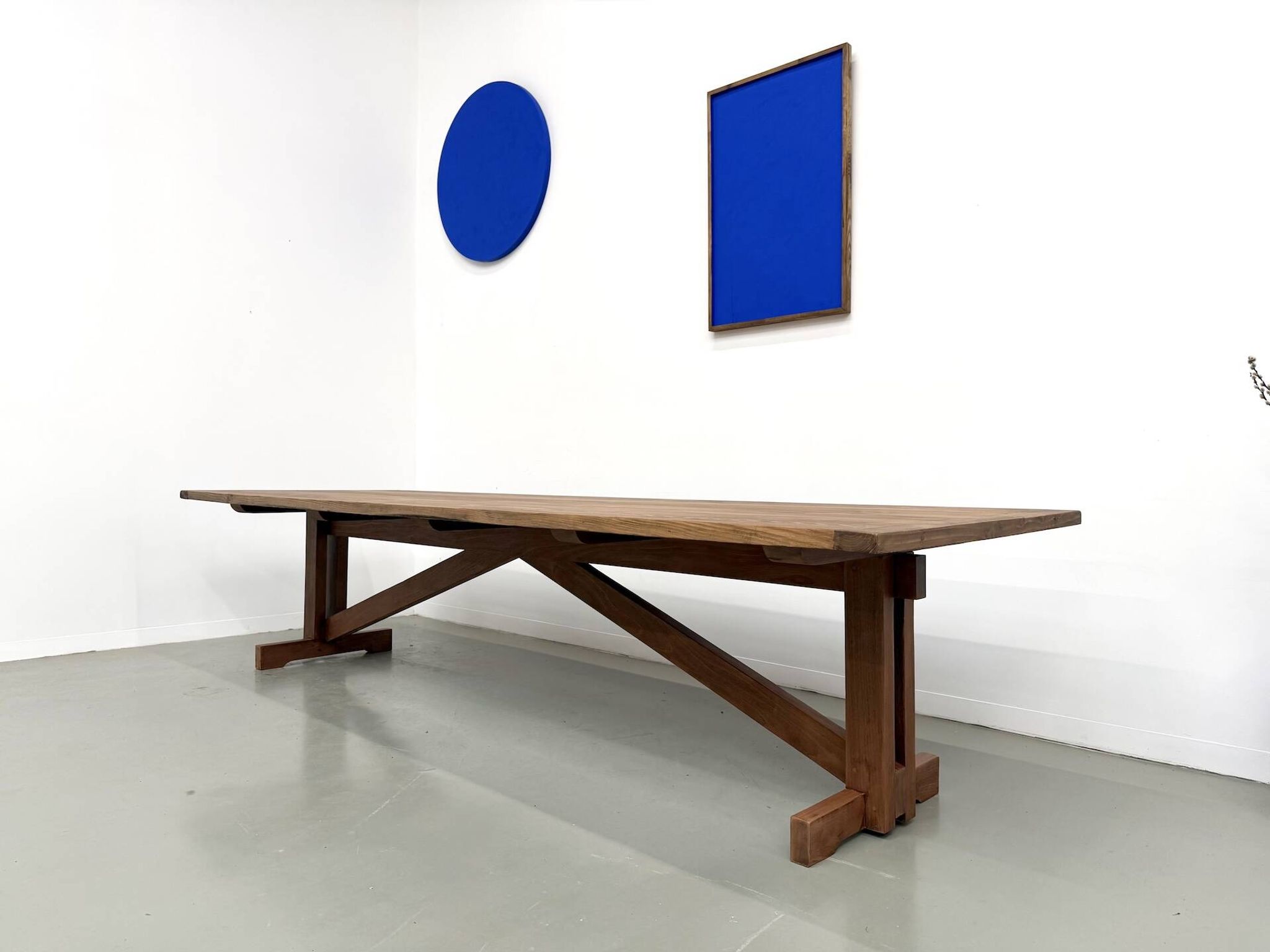 Refectory table in solid pine and beech, with X-shaped legs.