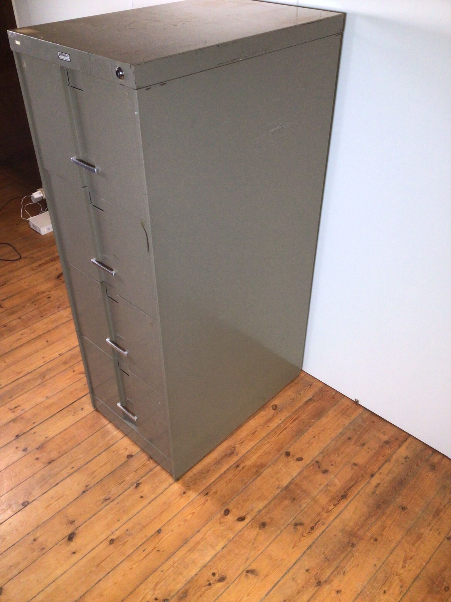 Metal "mewaf" drawer cabinet