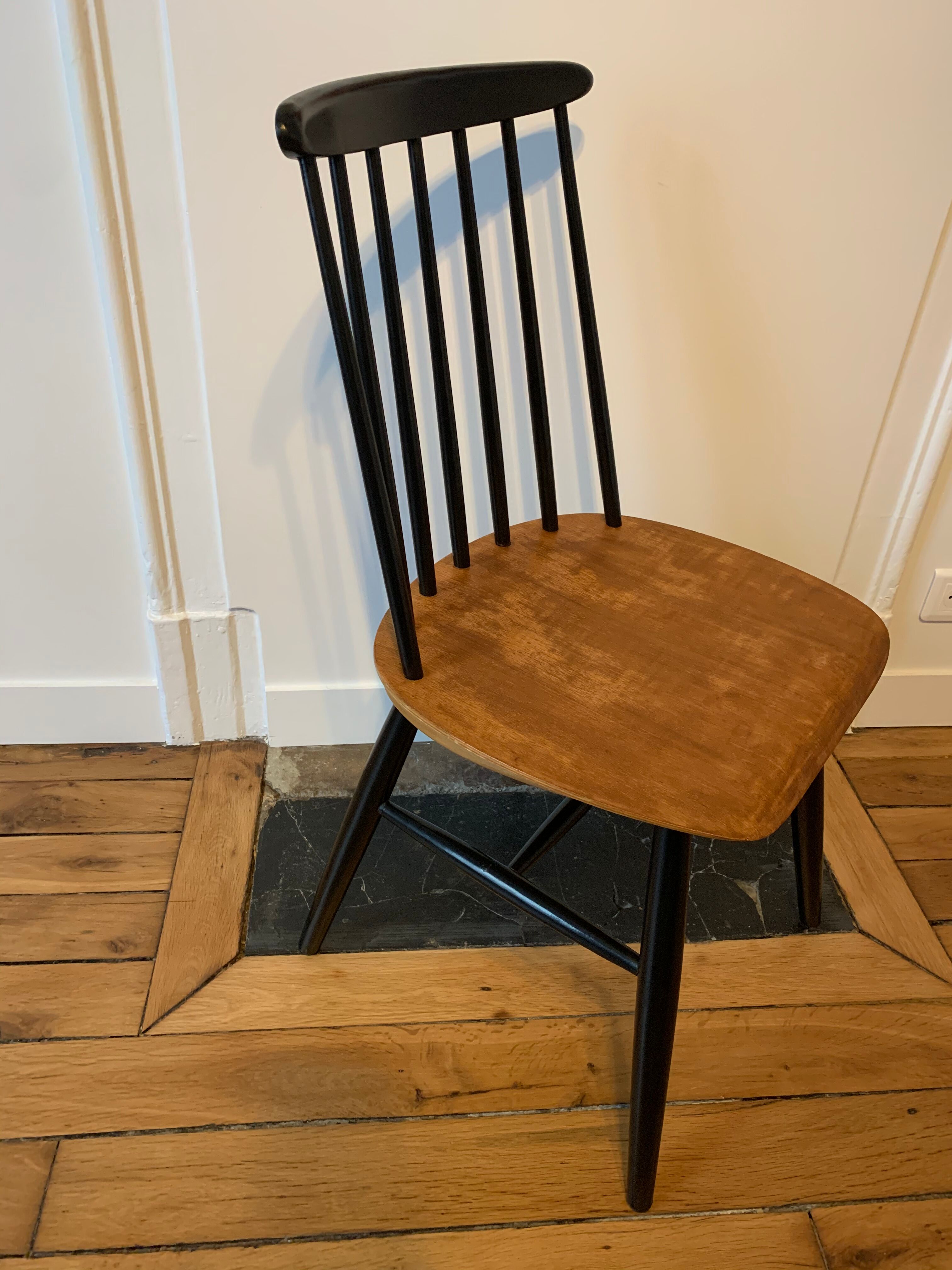 Chaise d'Ilamri Tapiovaara scandinave