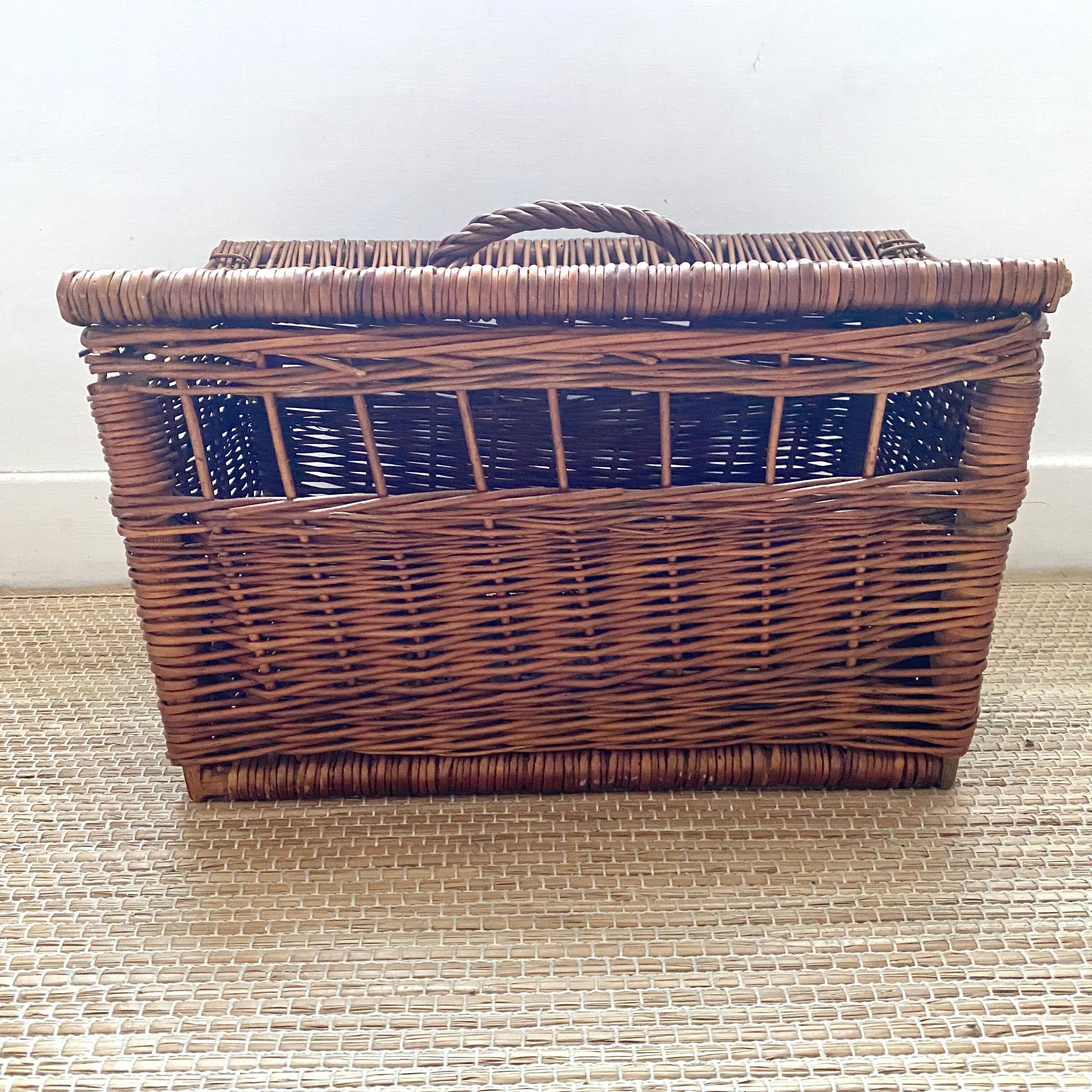 Vintage braid wicker basket for pets