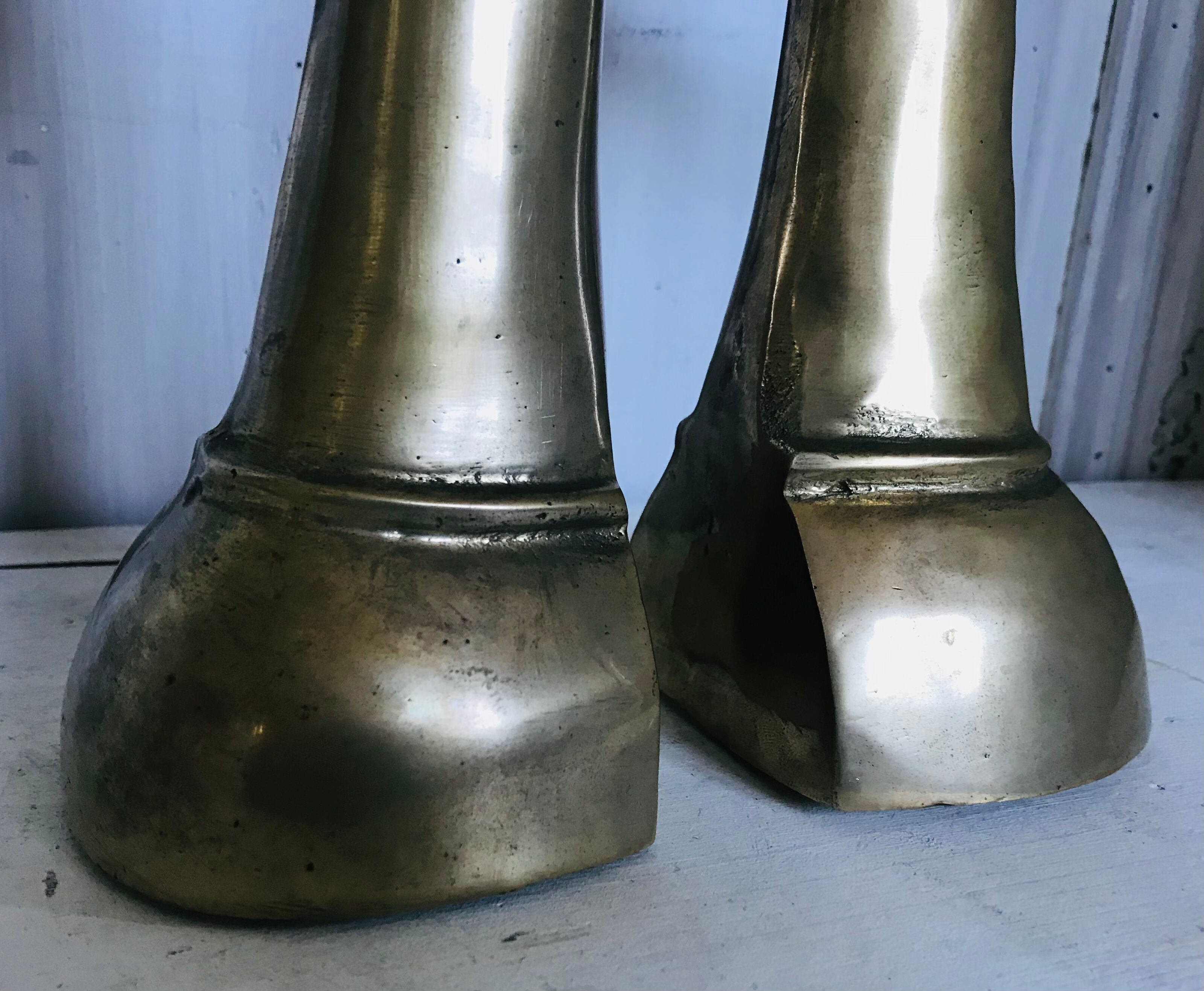 Pair of brass book ends 21cm