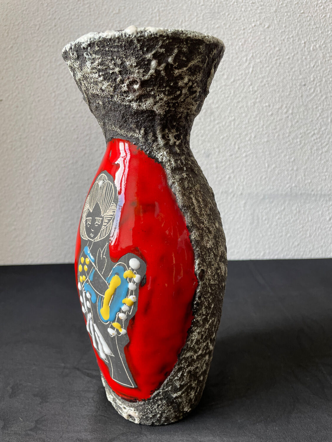 Fat lava vase San Marino Italy woman and floral pattern
