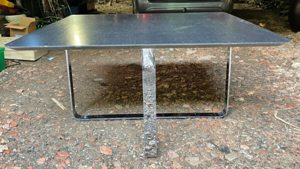 Table basse Ligne Roset Frédéric Ruyant pieds chromés